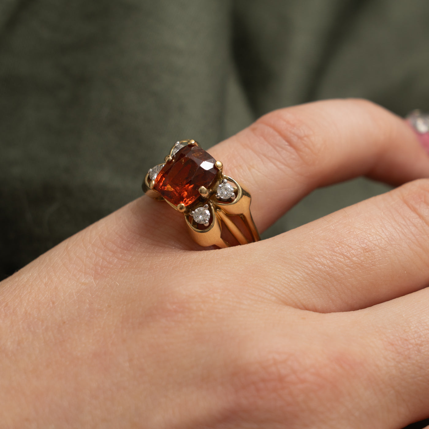 18k Cushion Cut Garnet & Diamond Scalloped Cocktail Ring | 4.00ct, 0.20ctw | SZ 5.5