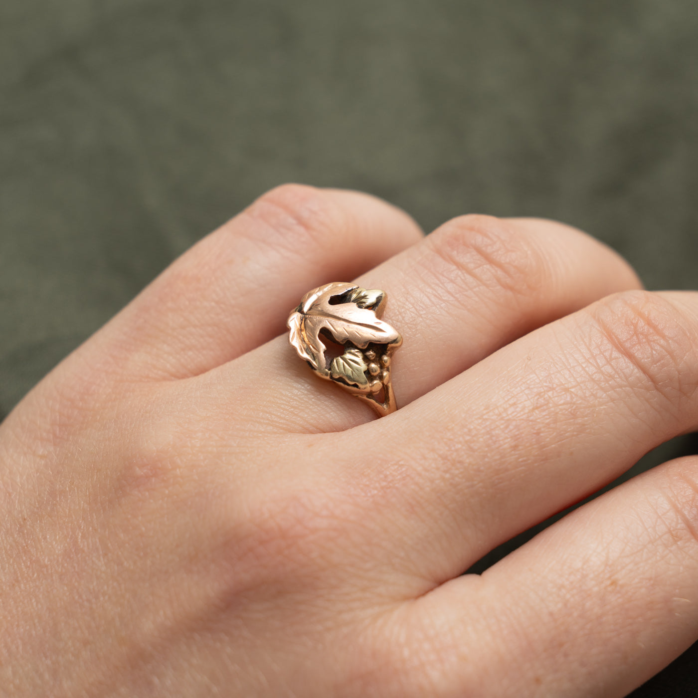 'Black Hills' Tri Tone Gold Engraved Floral Ring | SZ 5