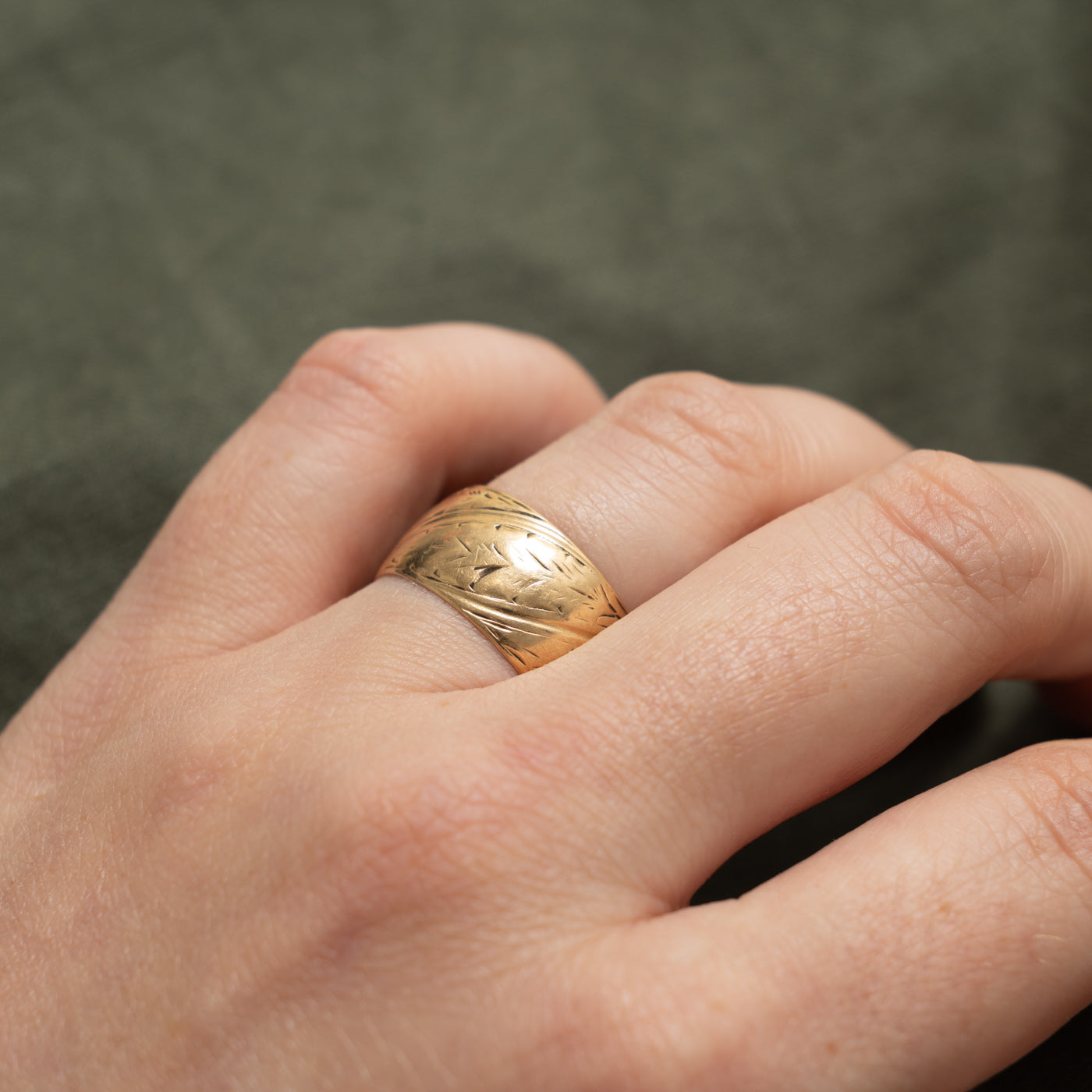 10k Yellow Gold Leaf Engraved Cigar Band | 9.80mm | SZ 7.75
