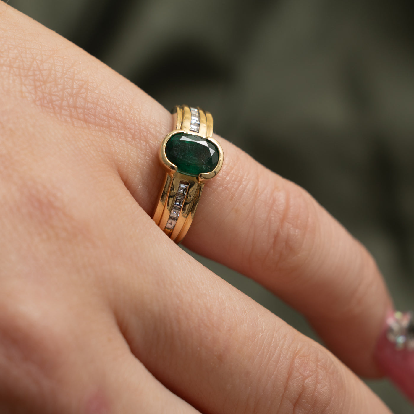 14k Bezel Set Emerald & Diamond Grooved Ring | 1.00ct, 0.20ctw | SZ 4.25