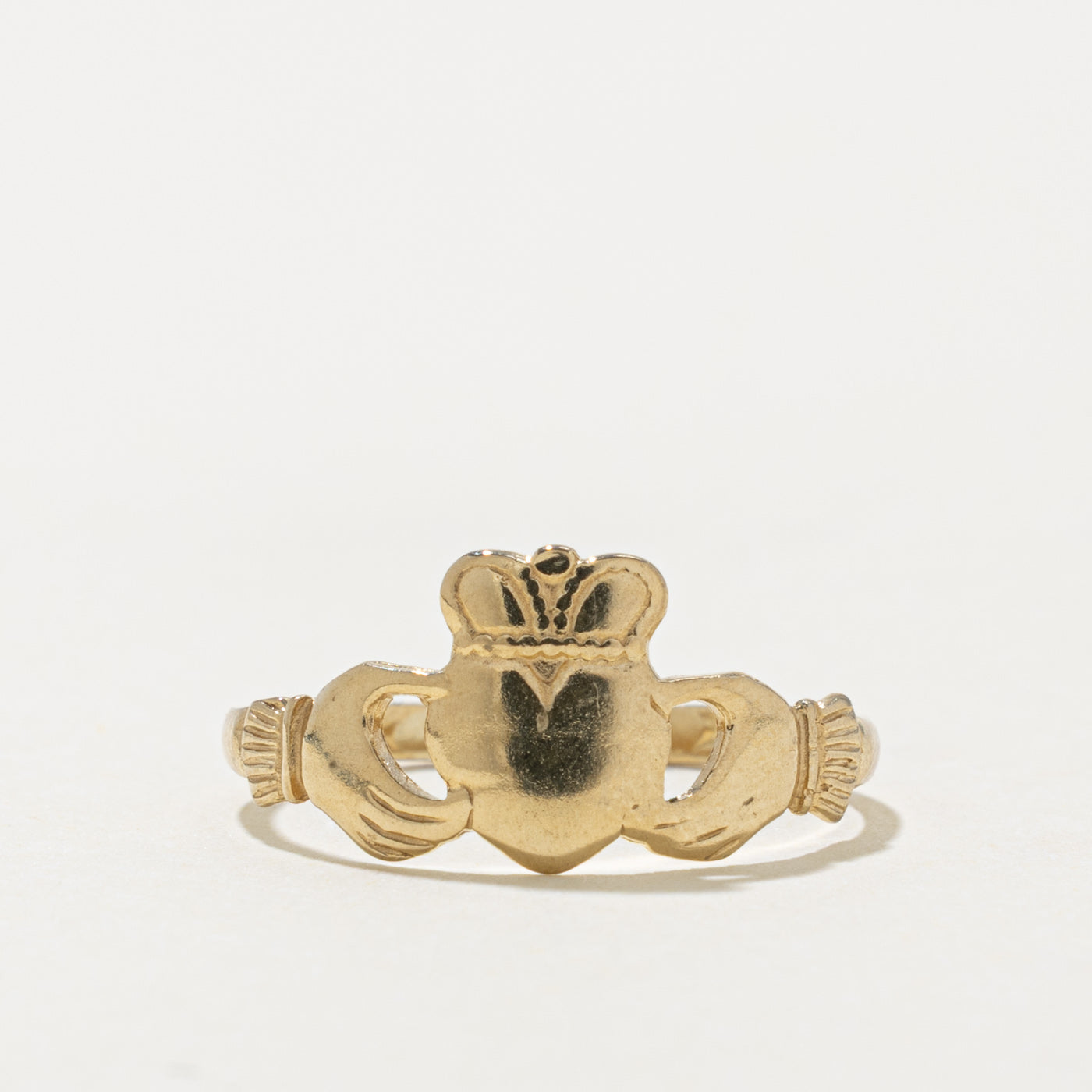 1993 London 9k Yellow Gold Claddagh Ring | SZ 5.5