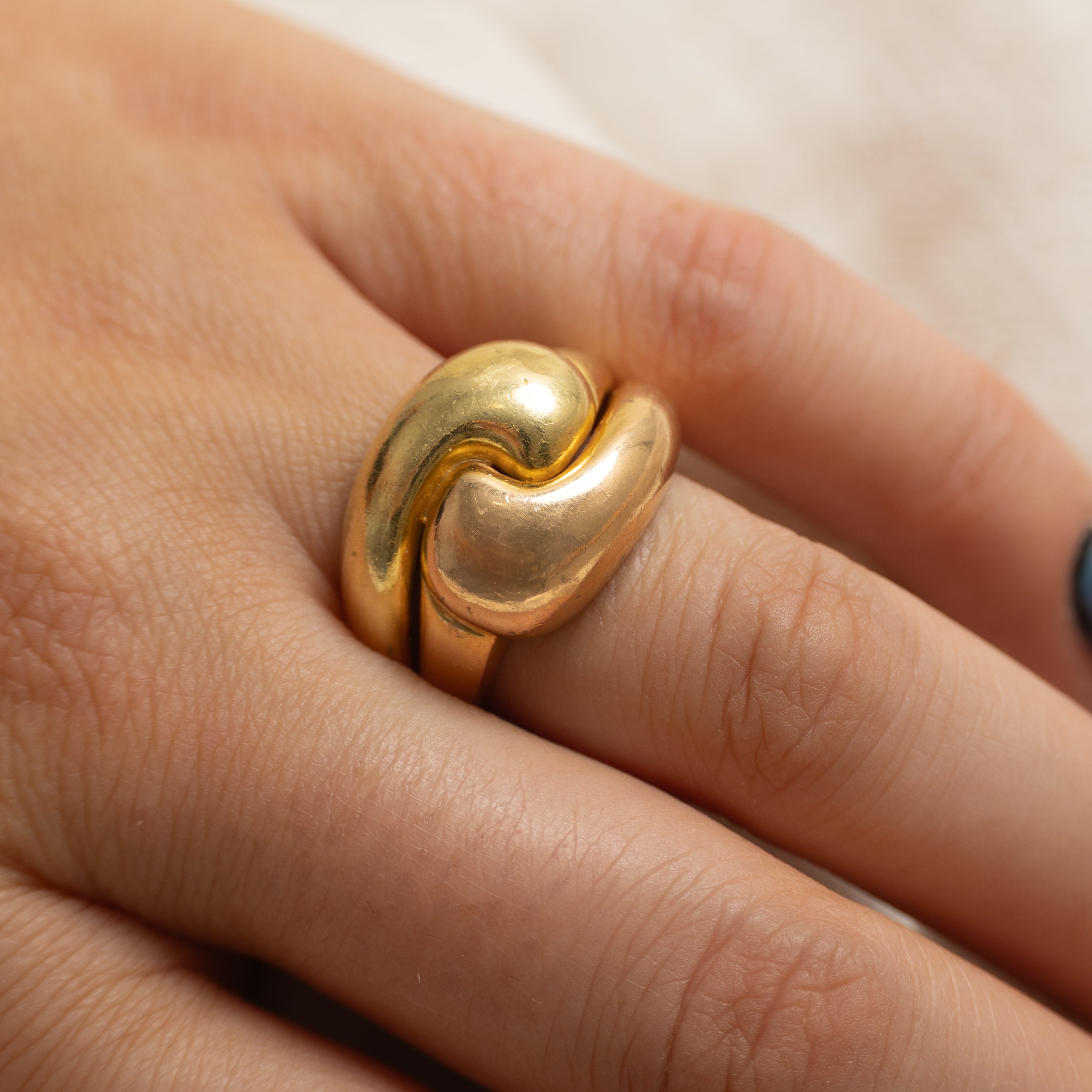 18K Italian Cross Over Chunky Ring | SZ 7.25