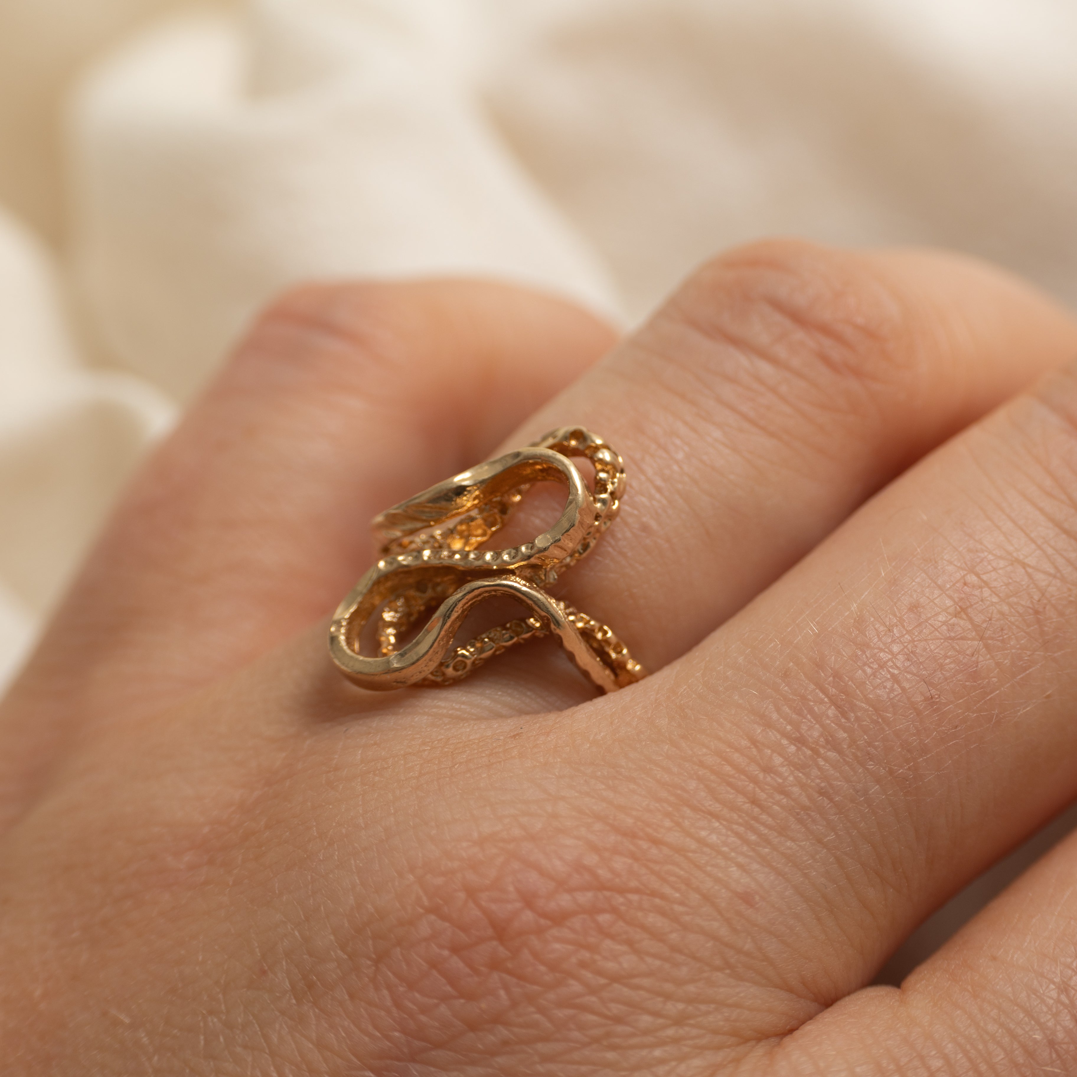 10k Yellow Gold Textured Swirl Ring | SZ 6.5