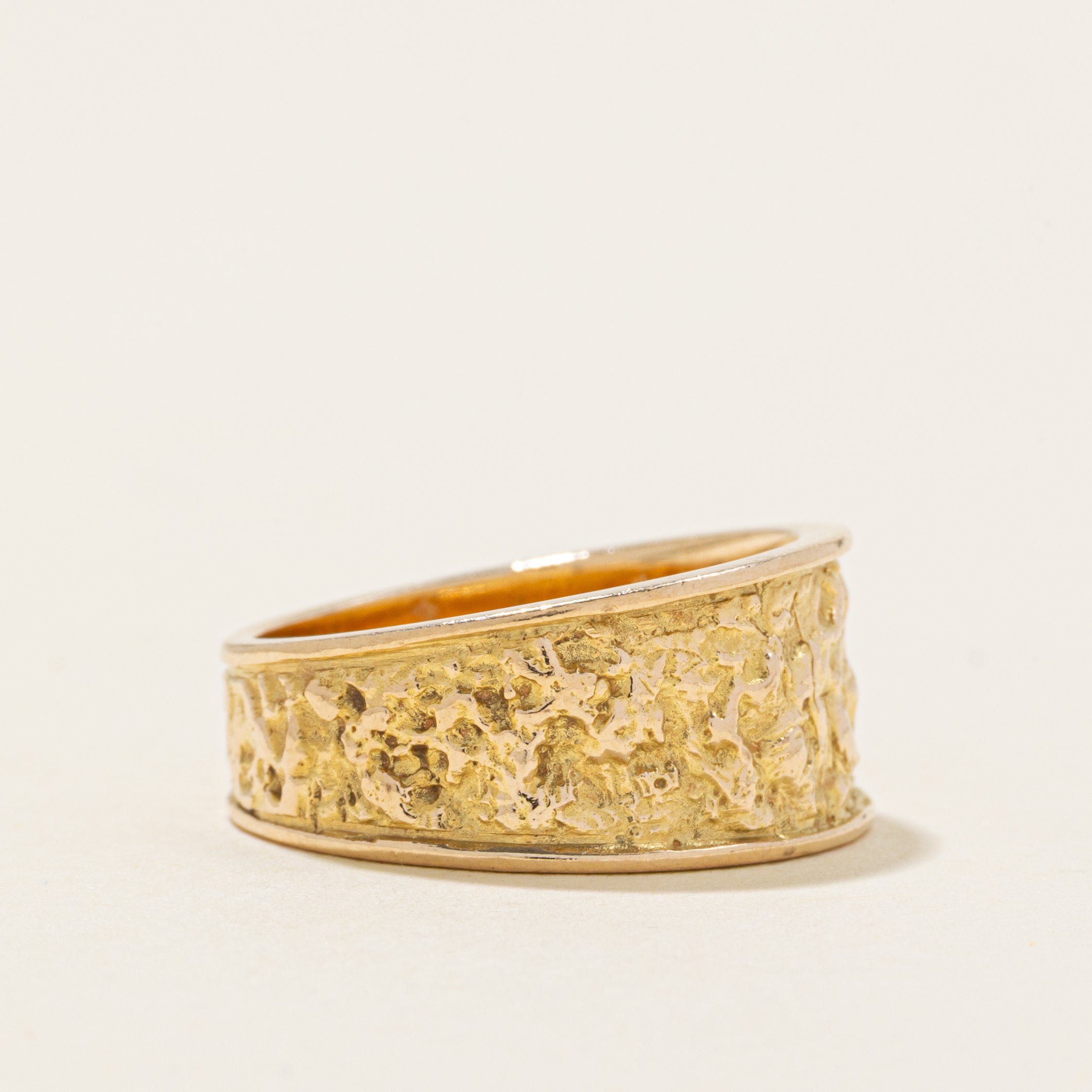 14K Textured Yellow Gold Tapered Band | SZ 6