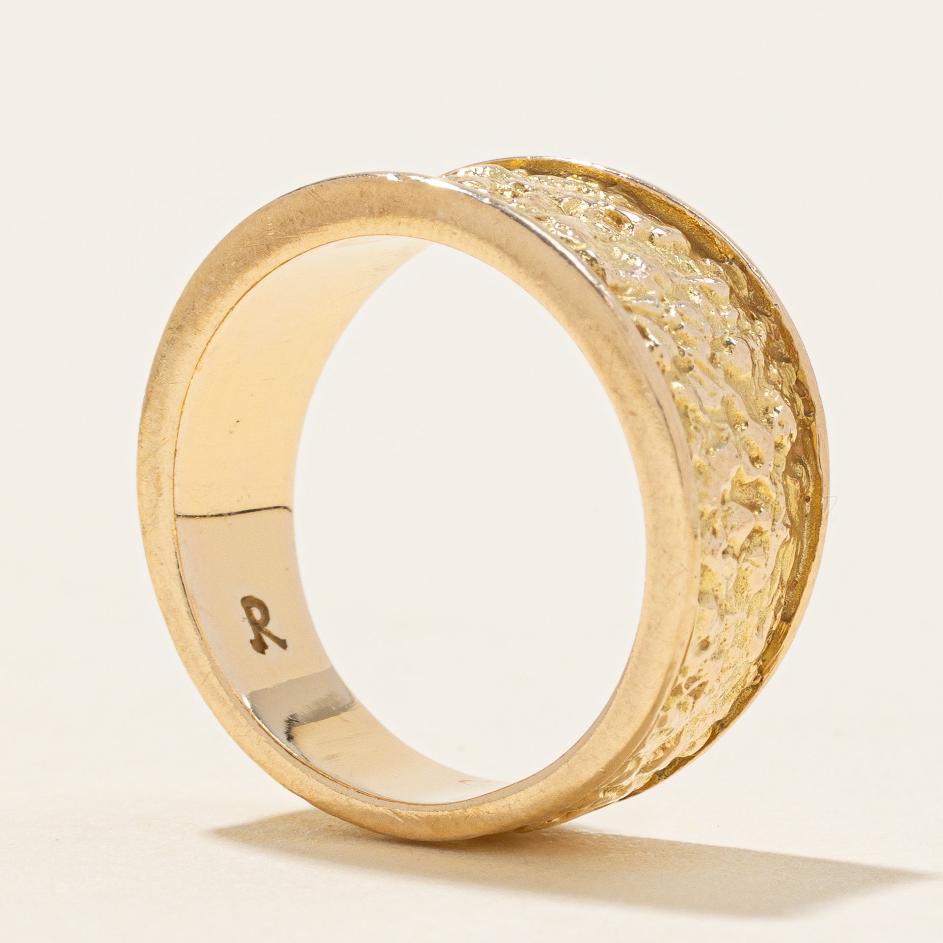 14K Textured Yellow Gold Tapered Band | SZ 6