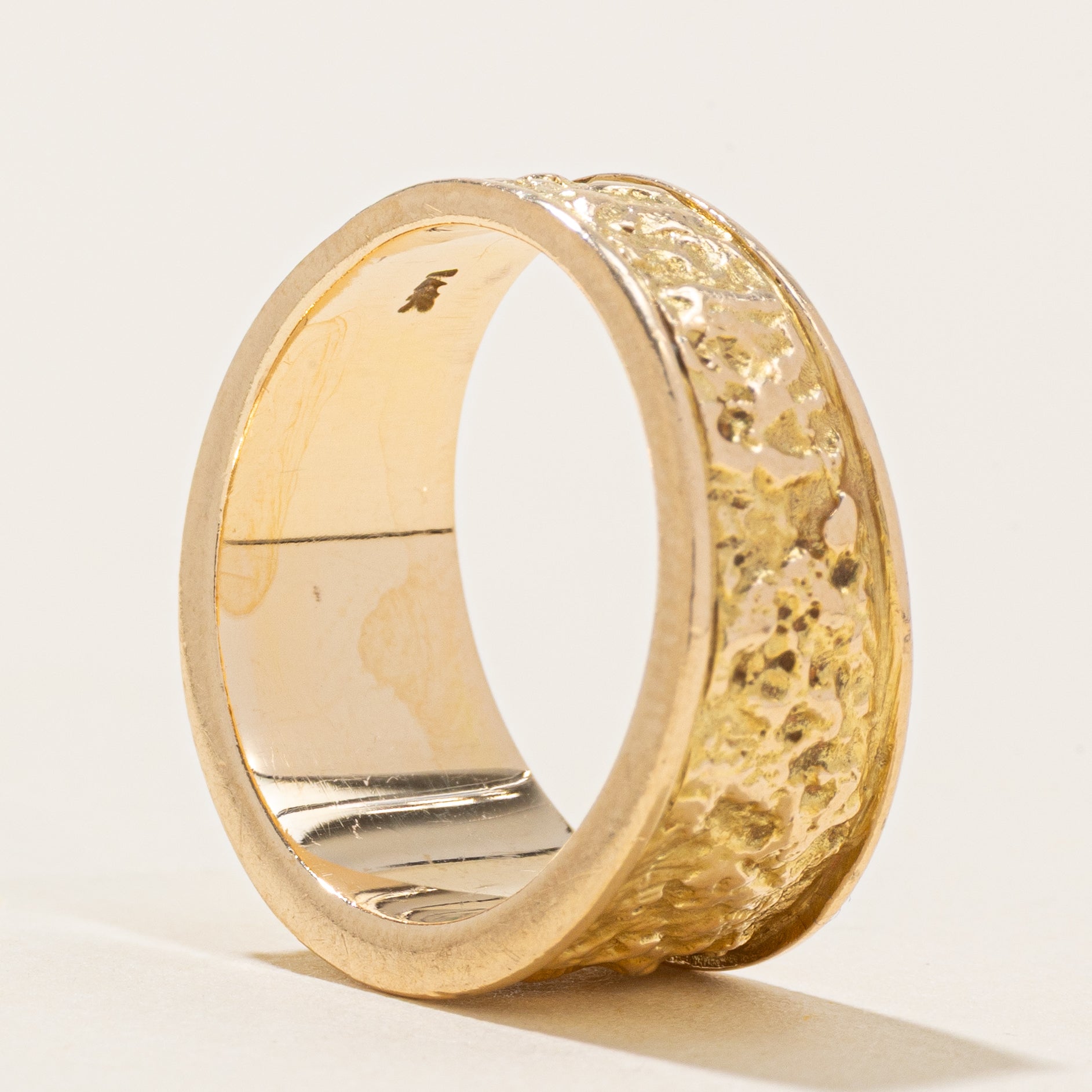 14K Textured Yellow Gold Tapered Band | SZ 6