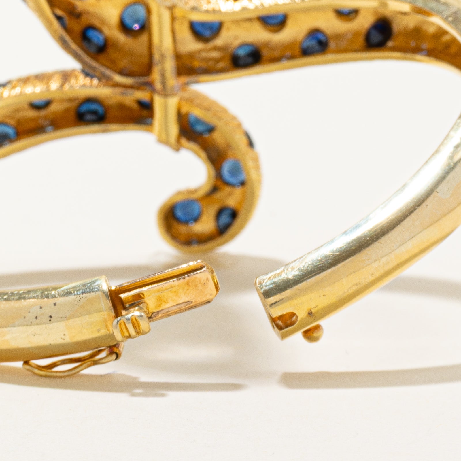 'Maramenos & Pateras' Sapphire, Diamond & Pink Sapphire Panther Bracelet | 8.29ctw | 1.30ctw | 6.5"