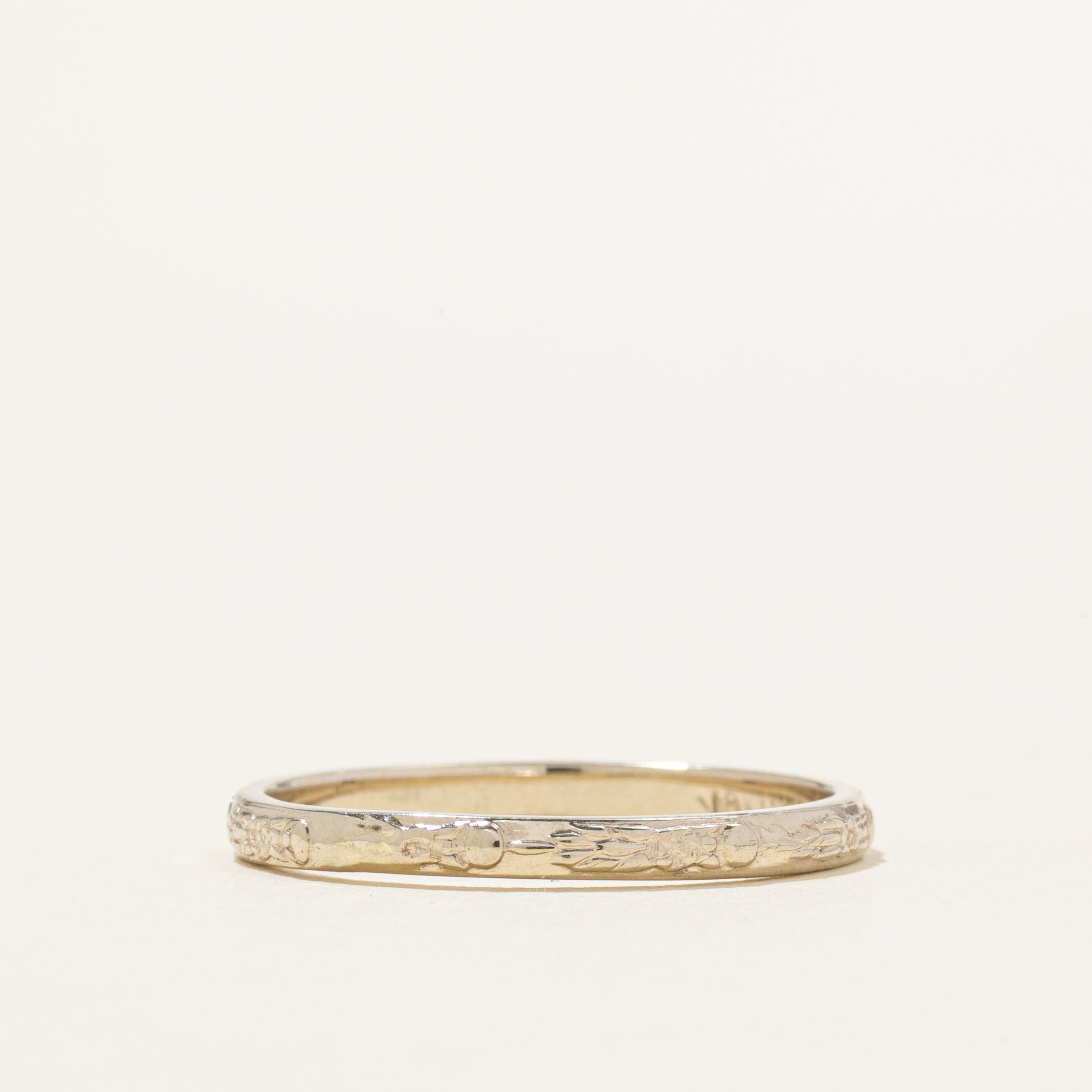 Retro Era 18K White Gold Textured Band | 2.3mm | SZ 9.75
