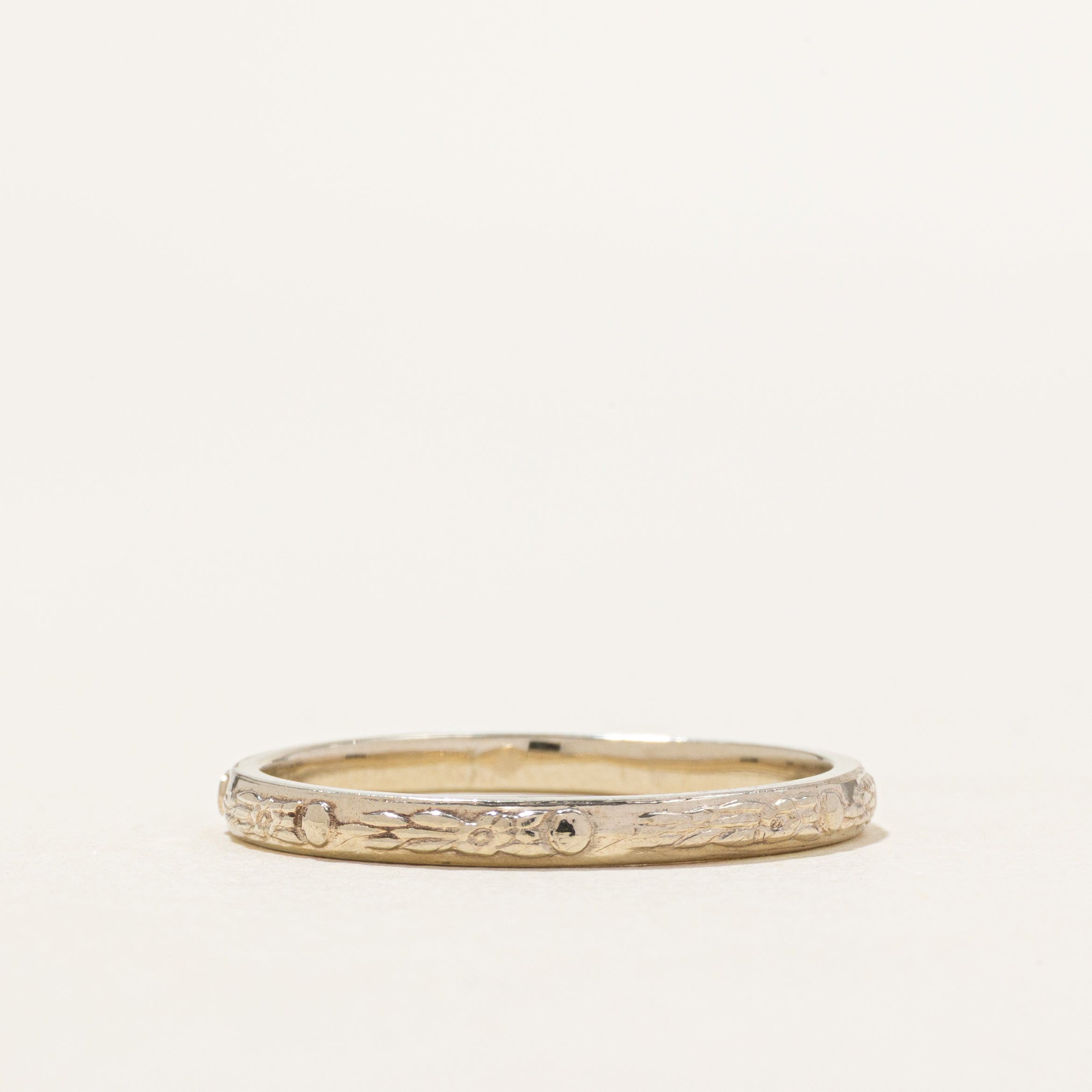 Retro Era 18K White Gold Textured Band | 2.3mm | SZ 9.75