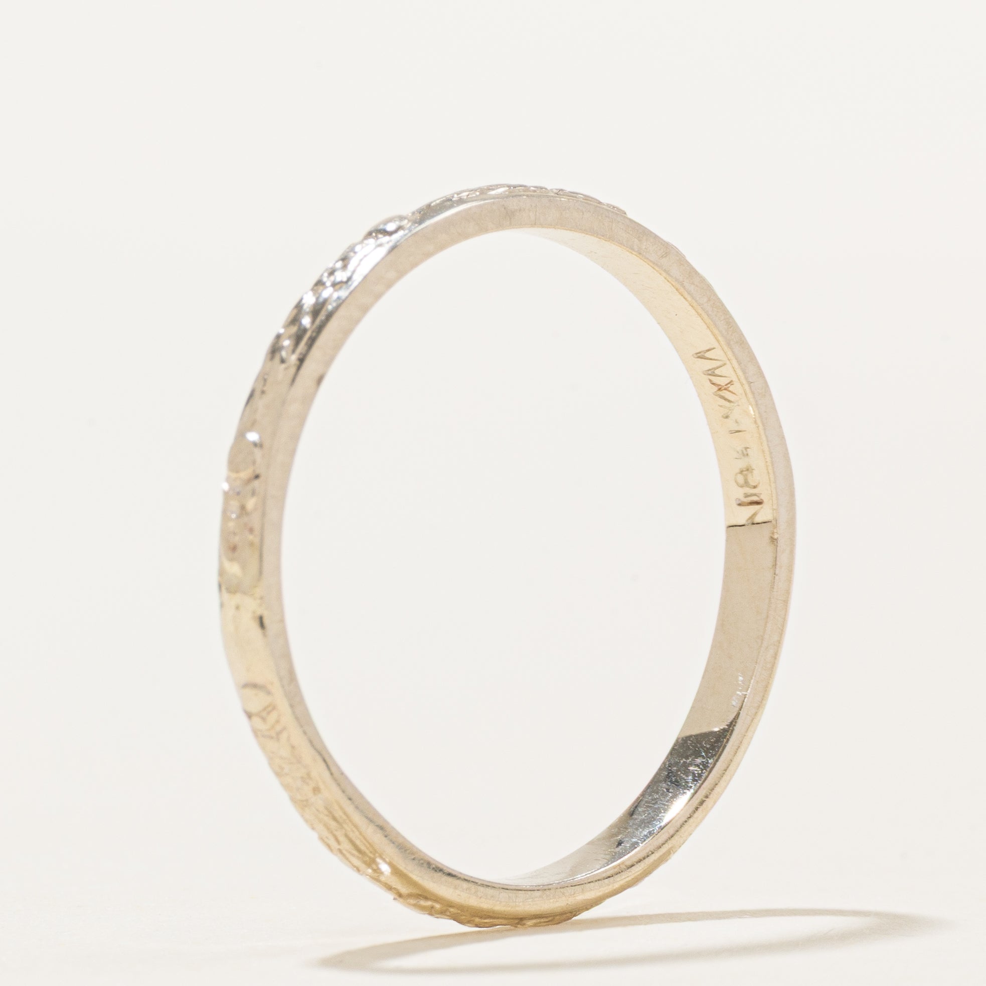 Retro Era 18K White Gold Textured Band | 2.3mm | SZ 9.75