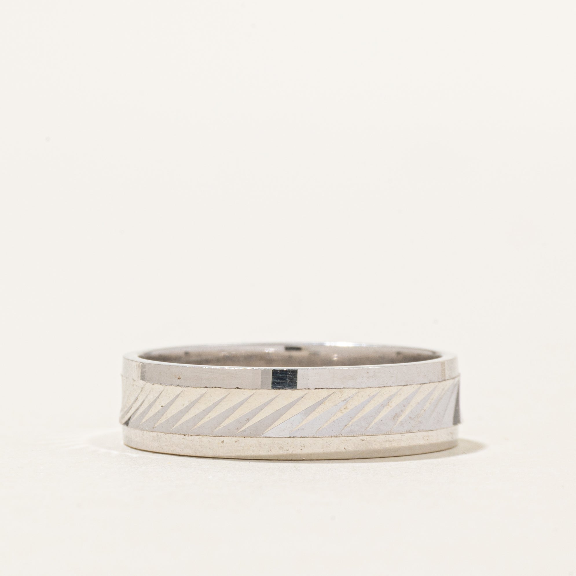 18K White Gold Textured Band | 5.5mm | SZ 8