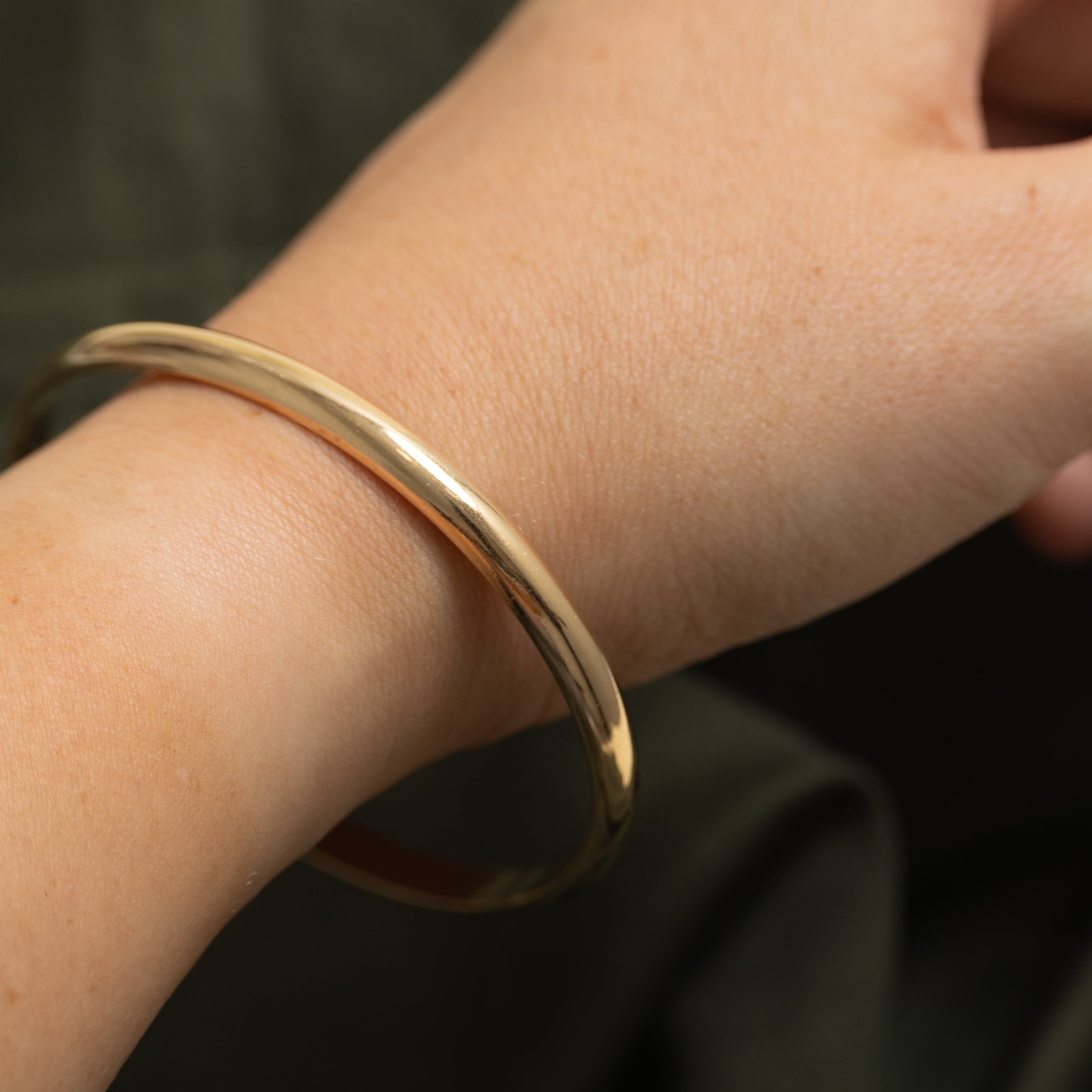 'Tiffany & Co' Vintage 14k Yellow Gold Plain Bangle | 7"