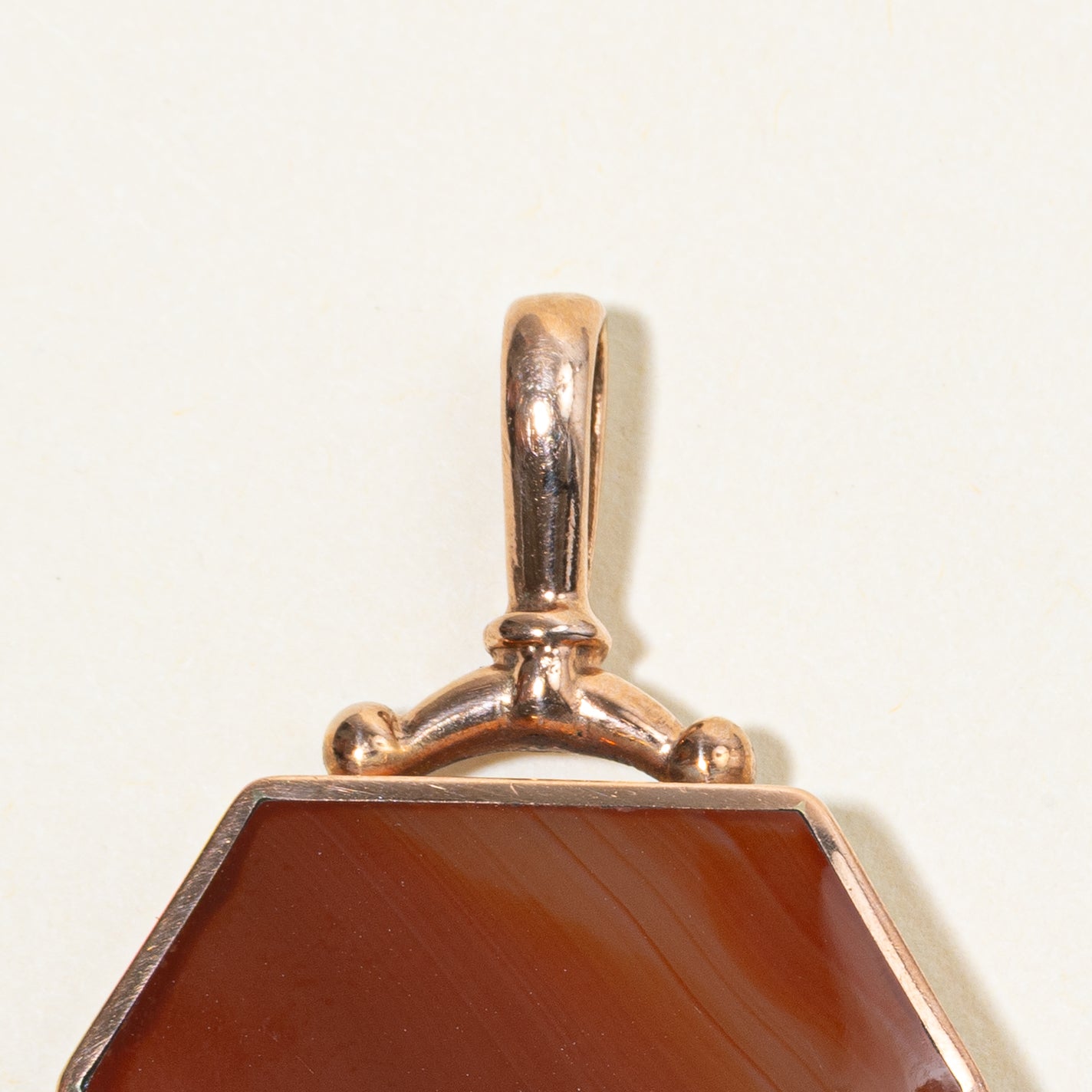 Vintage Rose Gold Agate & Onyx Shield Pendant | 20.00ct