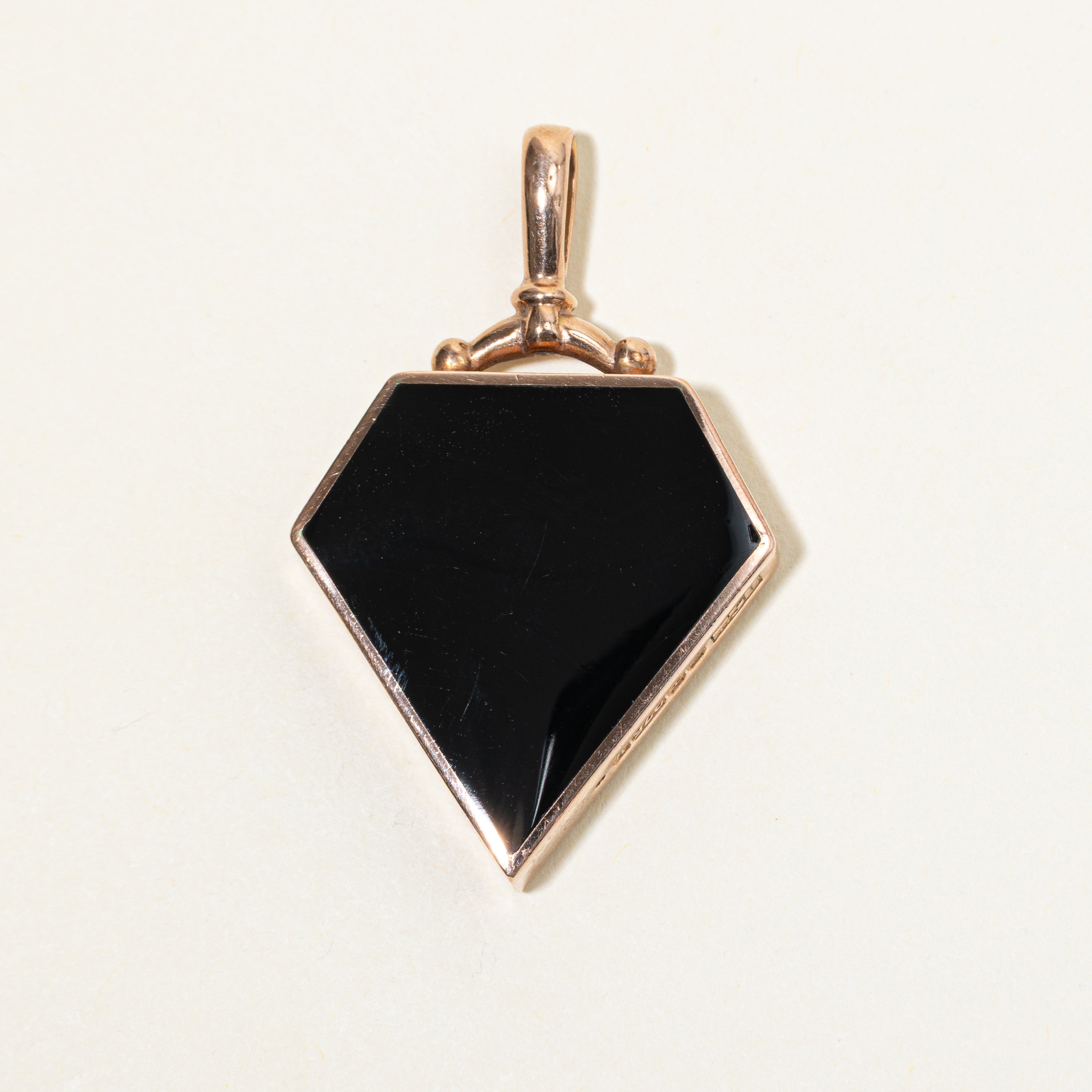 Vintage Rose Gold Agate & Onyx Shield Pendant | 20.00ct