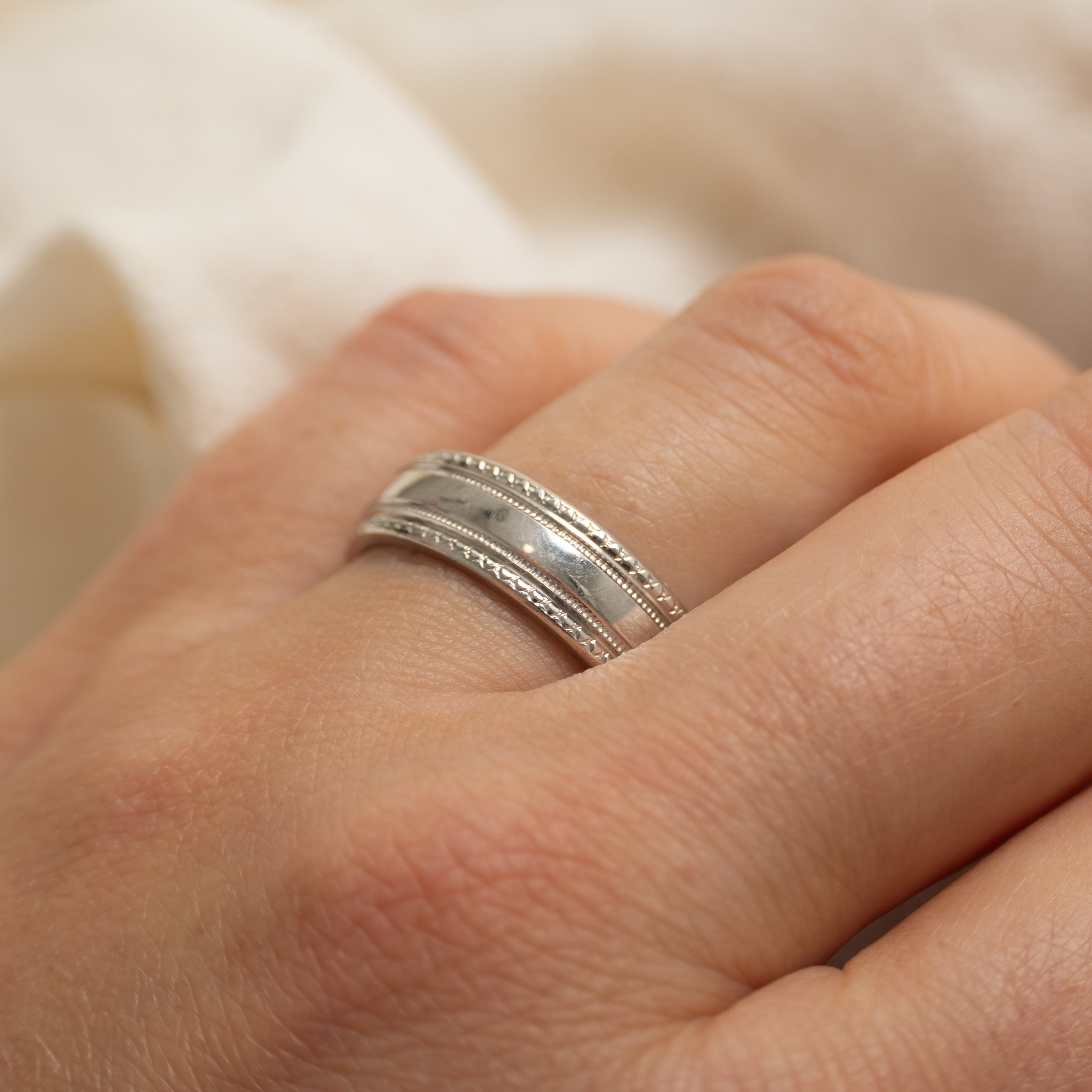 10K White Gold Patterned Band | 6.25mm | SZ 9