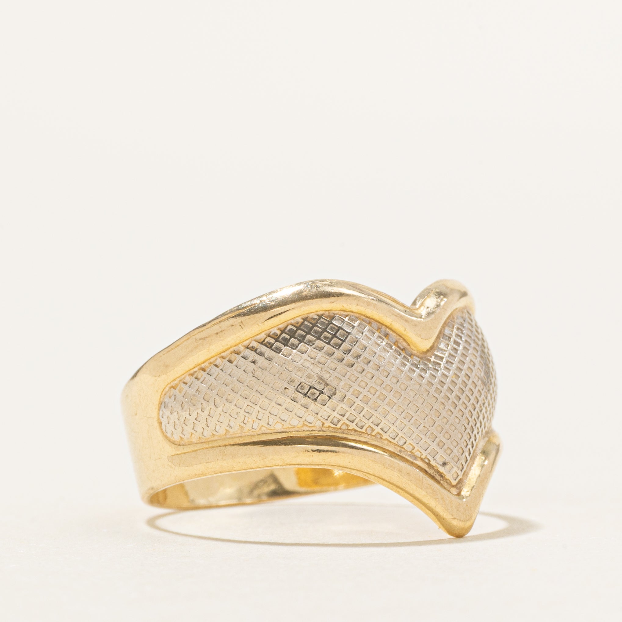 18k Two Tone Gold Textured Chunky Chevron Ring | SZ 7.5
