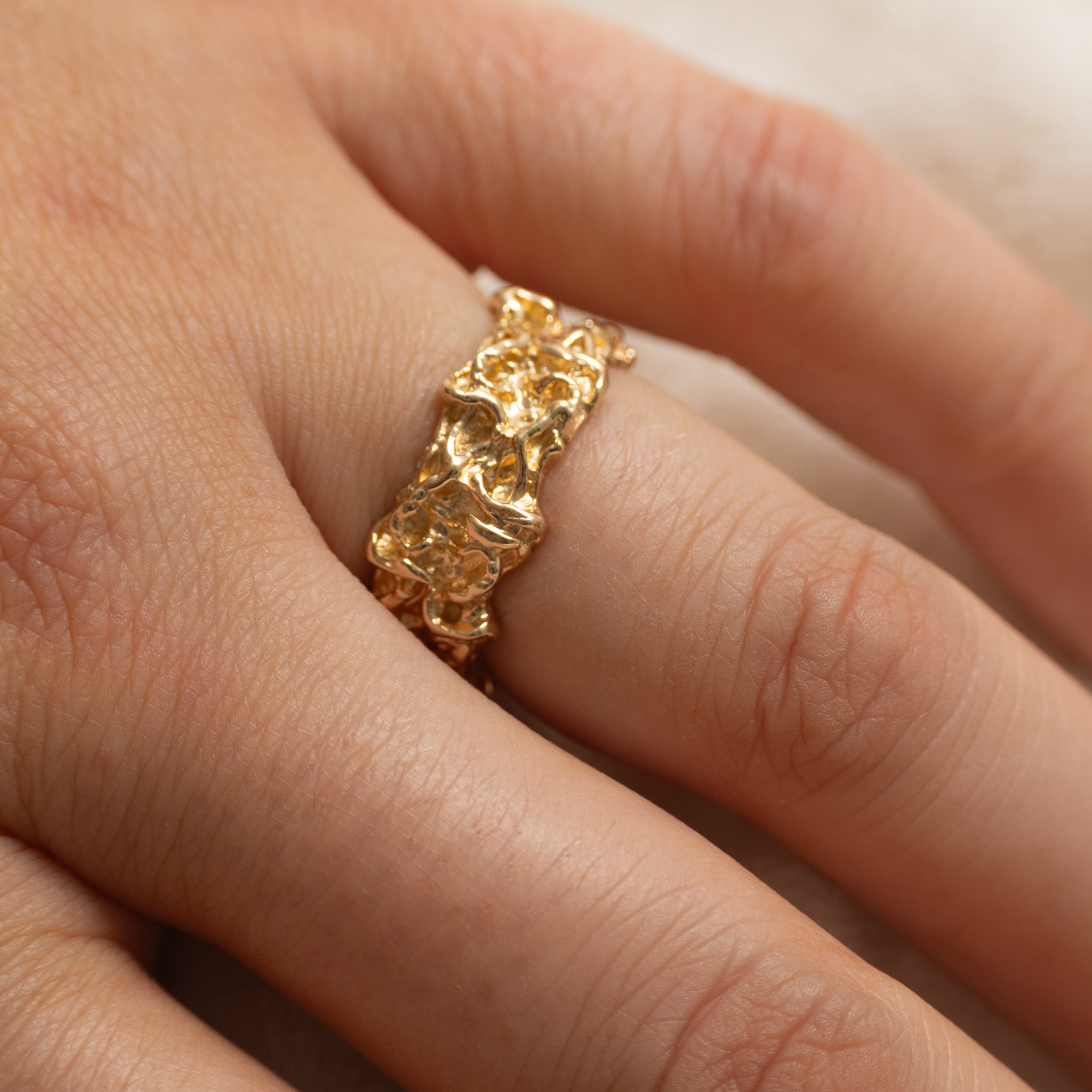 Alliance texturée en or jaune 14 carats | 8 mm | Taille 6