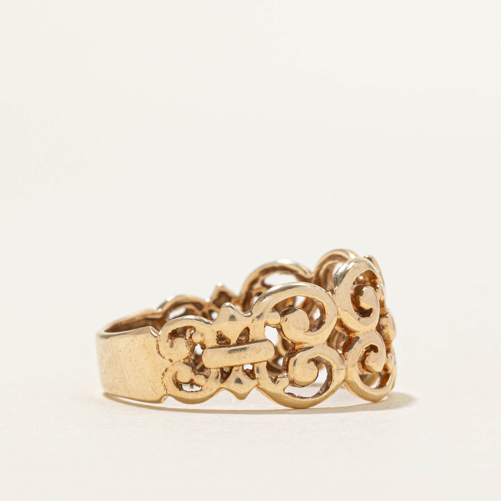 10k Yellow Gold Thick Scrollwork Ring | SZ 7.5