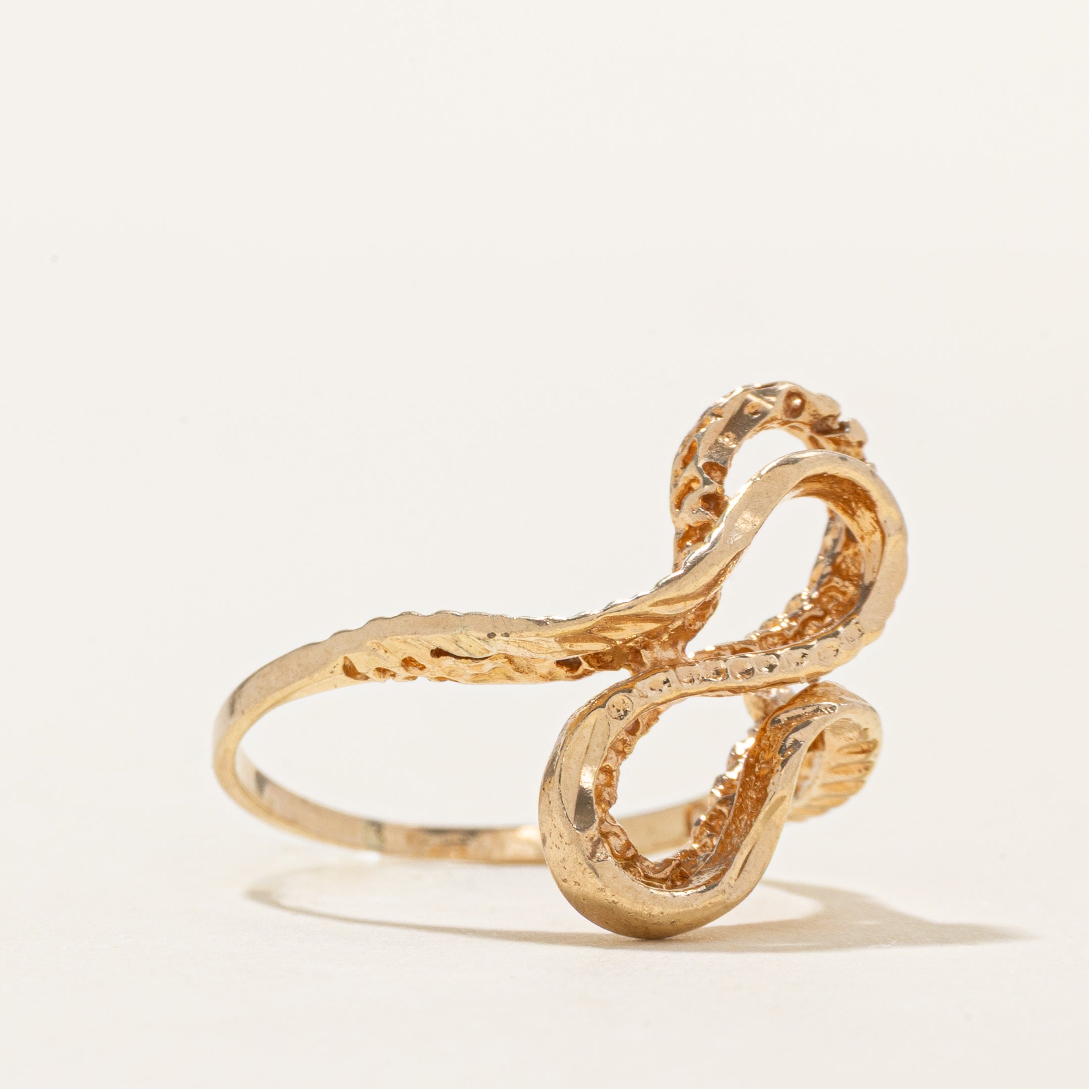 10k Yellow Gold Textured Swirl Ring | SZ 6.5