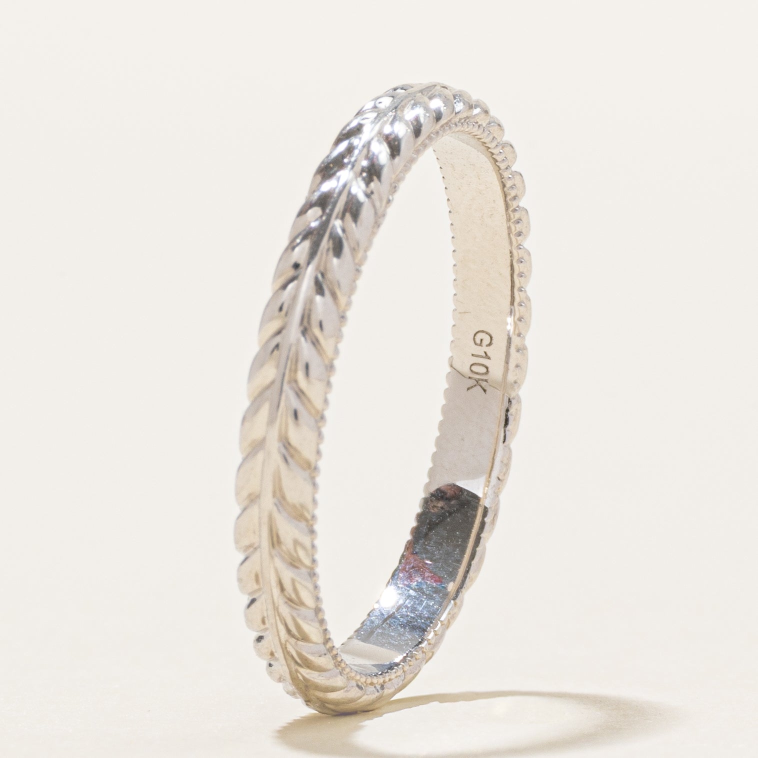 10k White Gold Engraved Laurel Band | 2.6mm | SZ 7.5