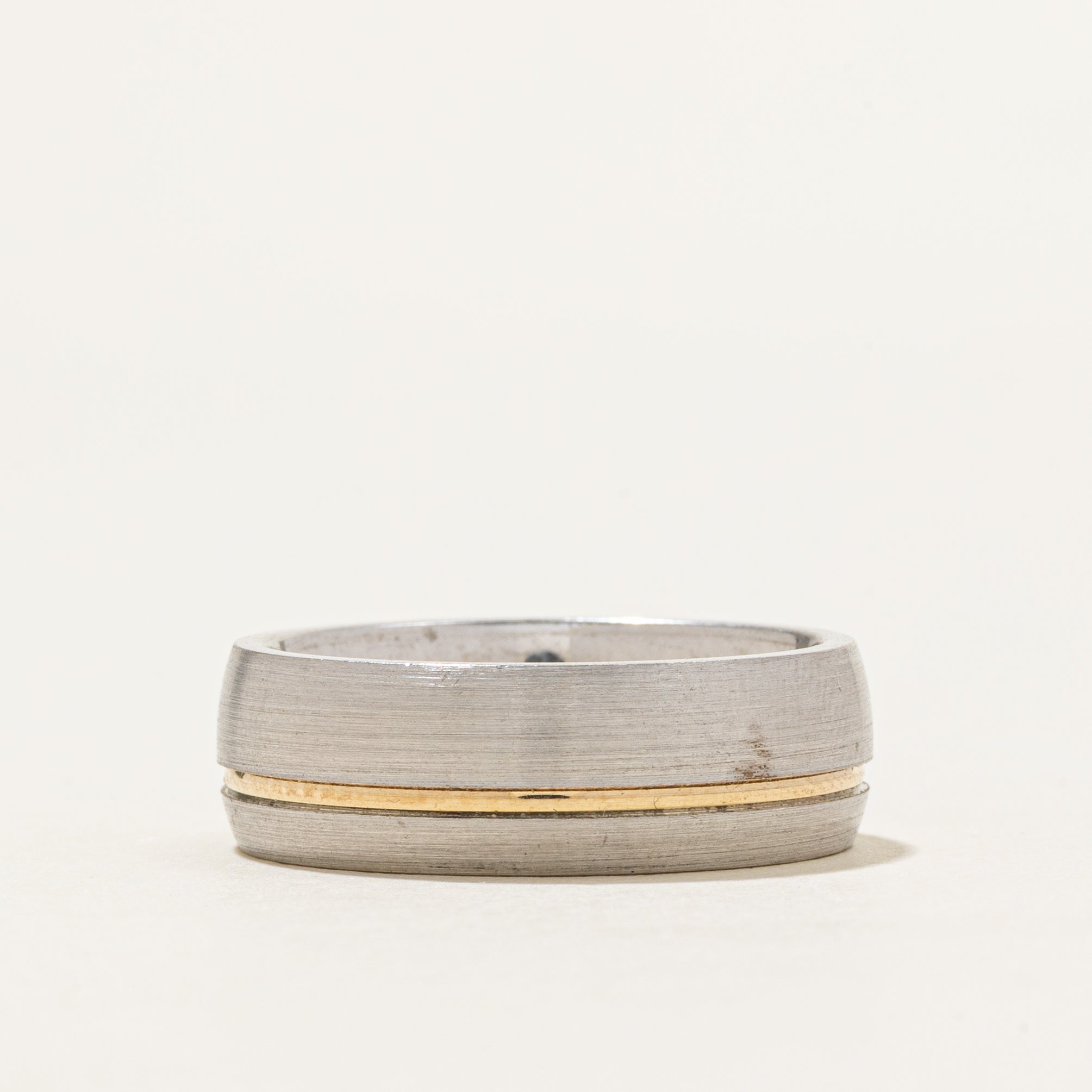 10K White Gold Brushed Band with Yellow Gold Detail | 7mm | SZ 8