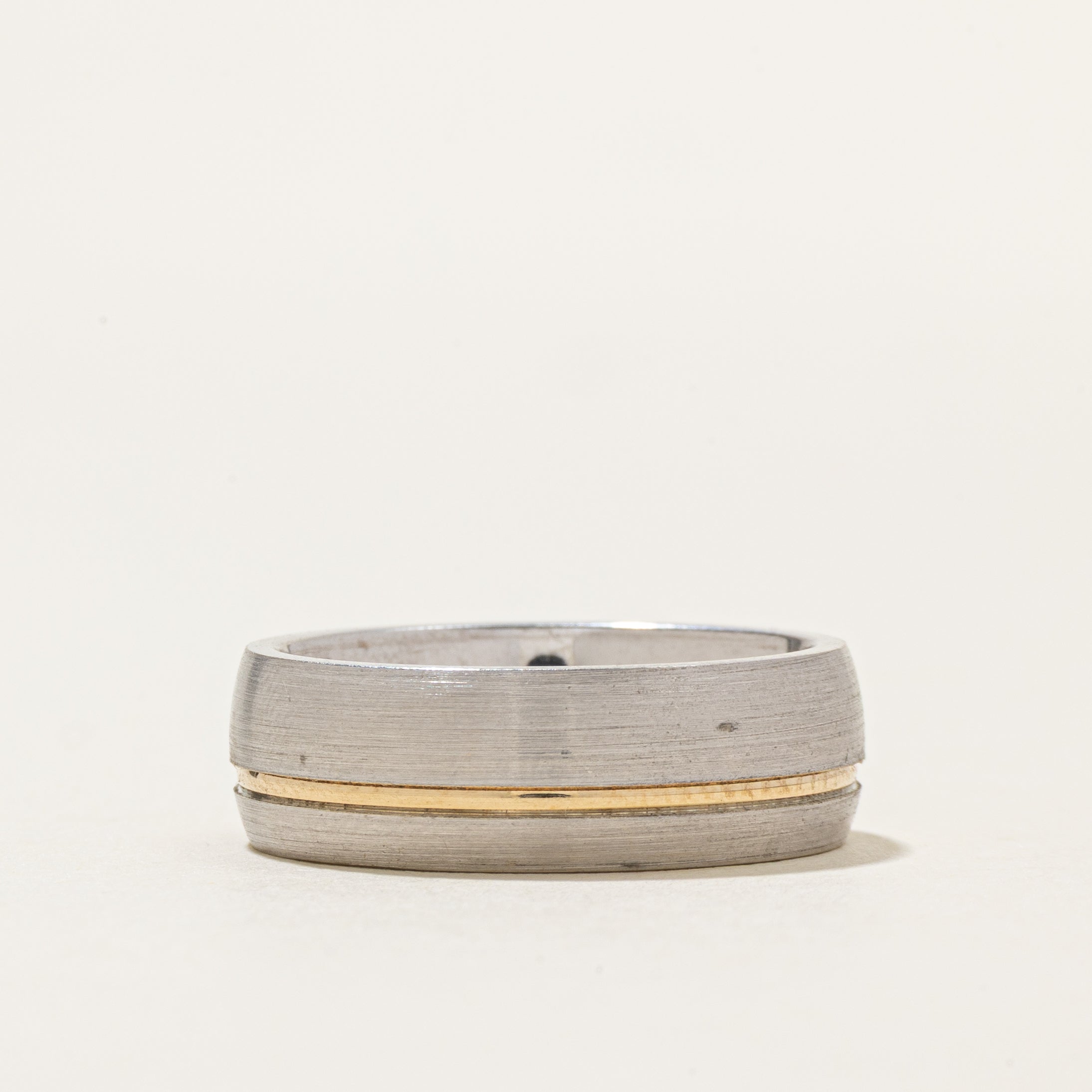 10K White Gold Brushed Band with Yellow Gold Detail | 7mm | SZ 8