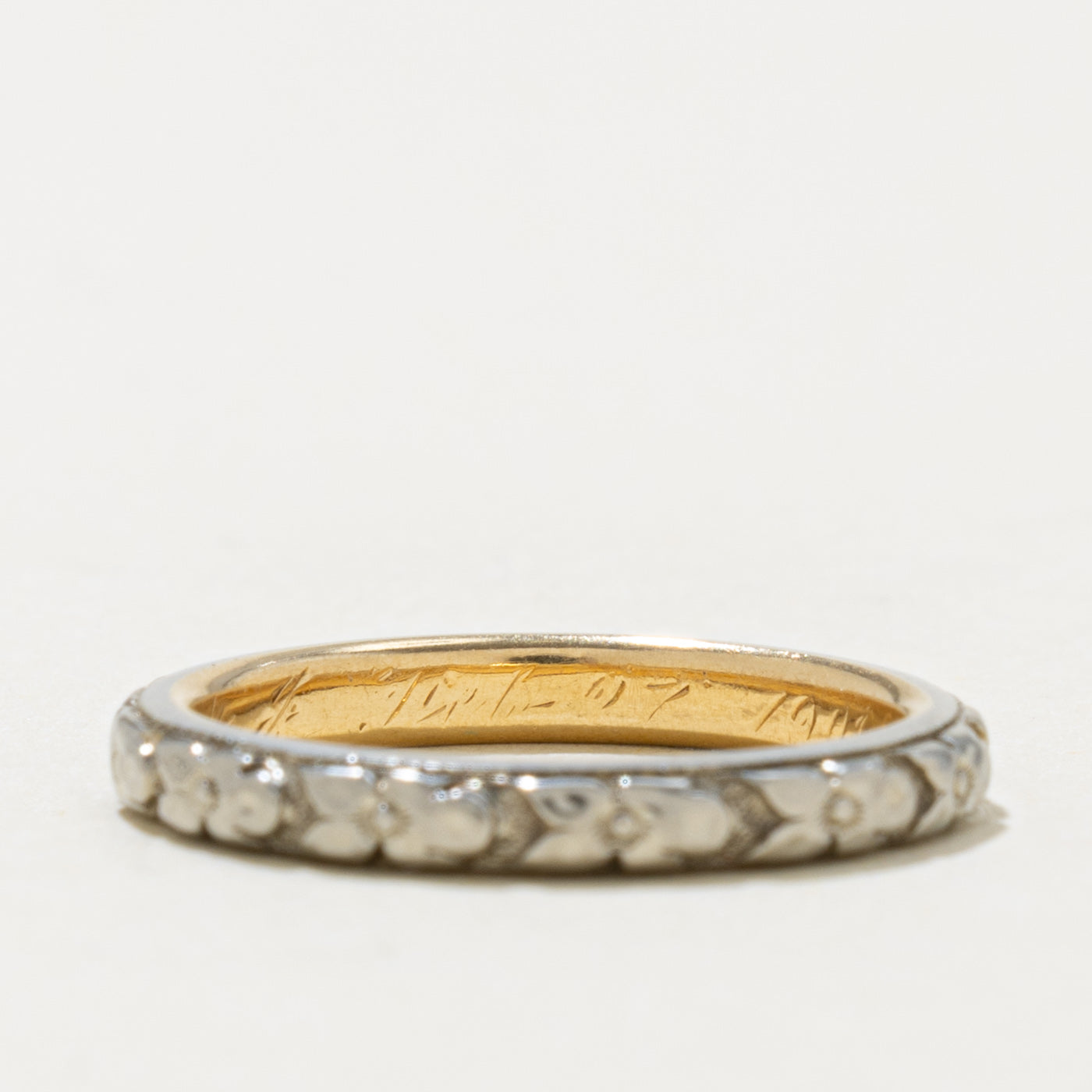 18k Embossed Floral Band | 2.50mm | SZ 4.75
