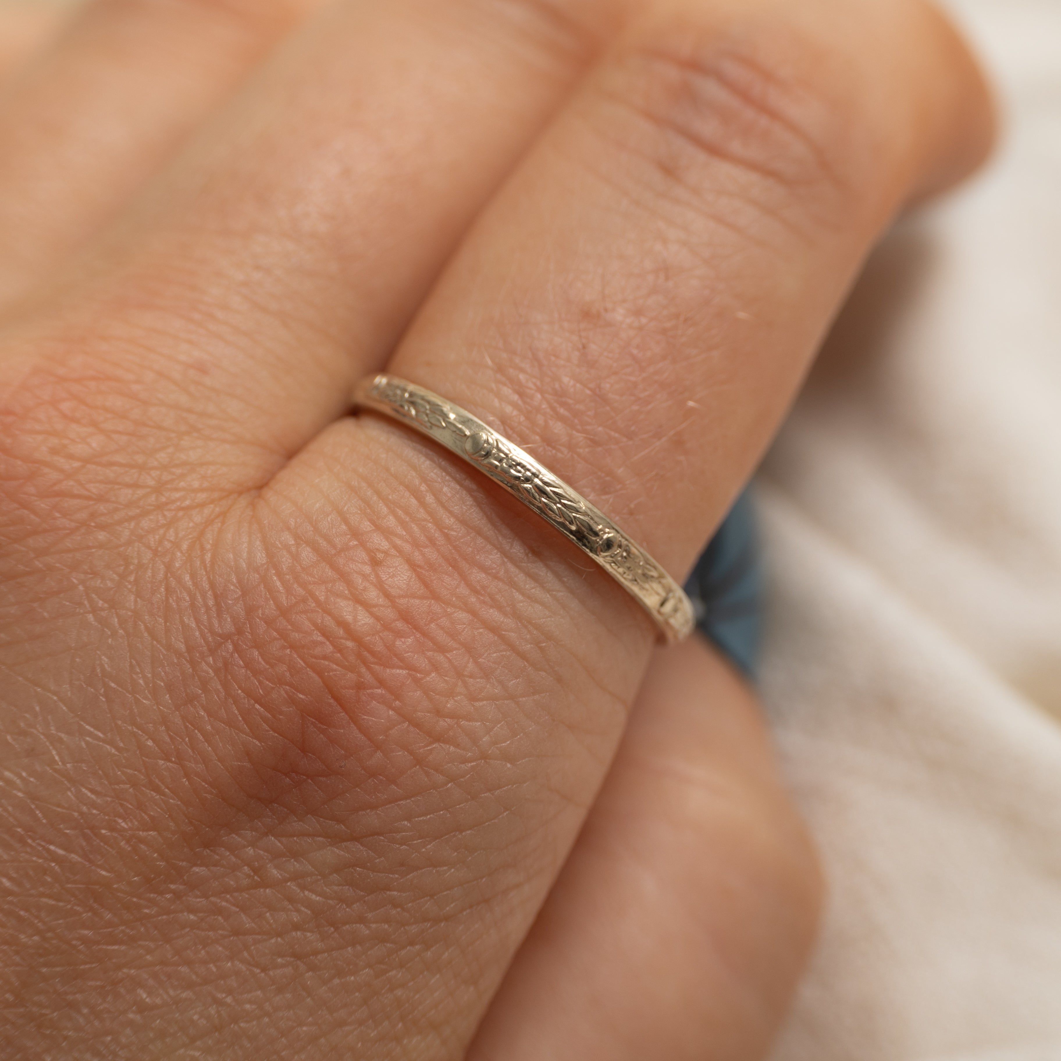 Retro Era 18K White Gold Textured Band | 2.3mm | SZ 9.75