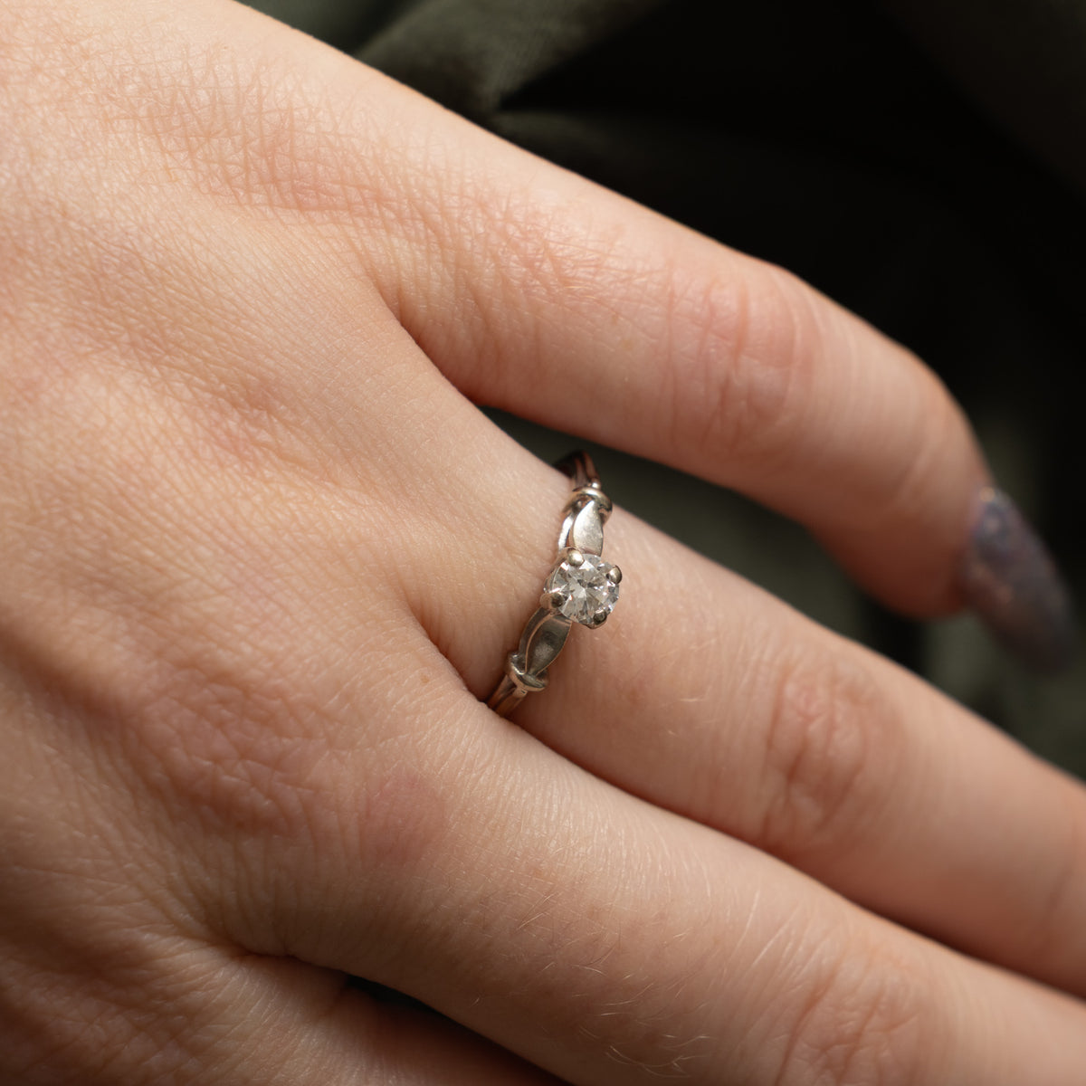 18k Solitaire Diamond Textured Ring | 0.27ct VS1 I | SZ 6.75