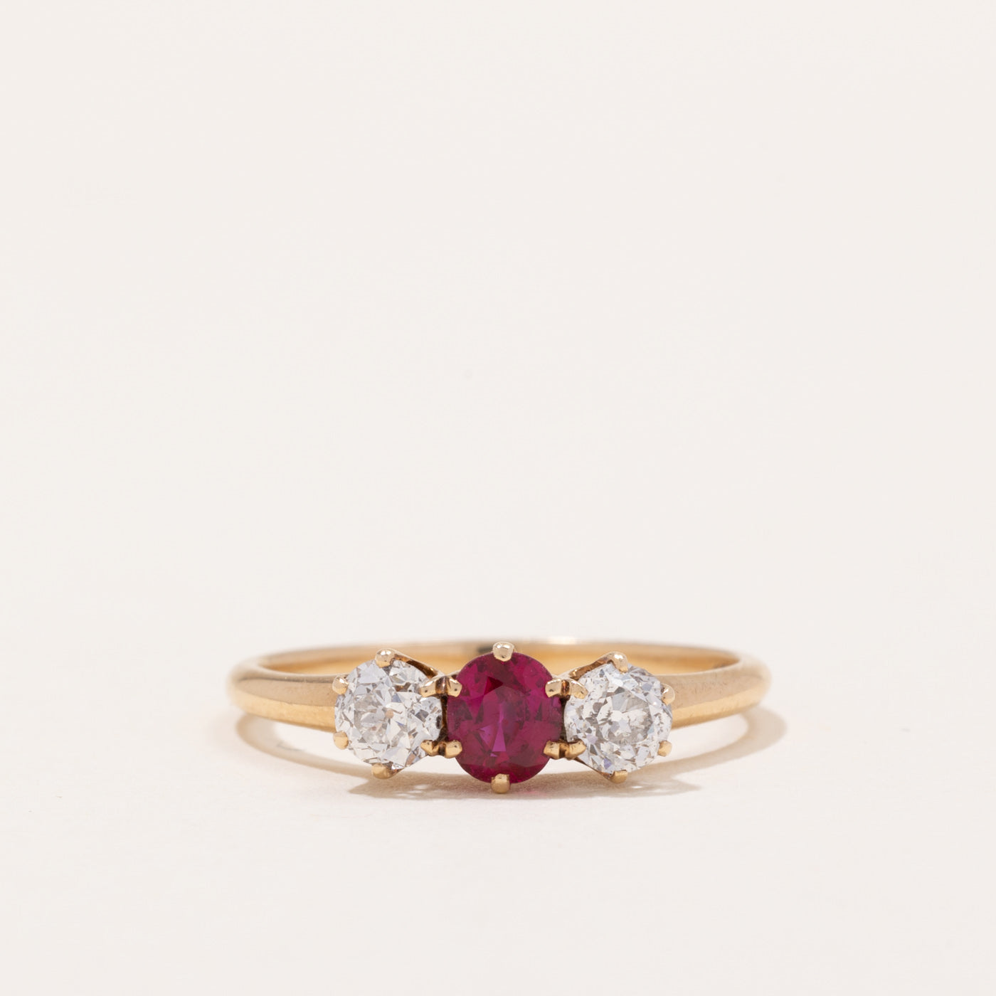 Bague « S. Kind & Sons » en rubis et diamants anciens européens | 0,42 ct, 0,42 ct au total | Taille 6,25 |