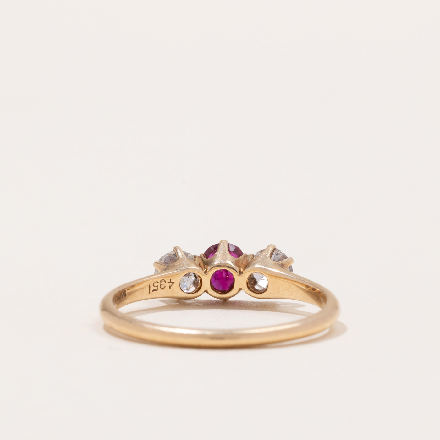 Bague « S. Kind & Sons » en rubis et diamants anciens européens | 0,42 ct, 0,42 ct au total | Taille 6,25 |