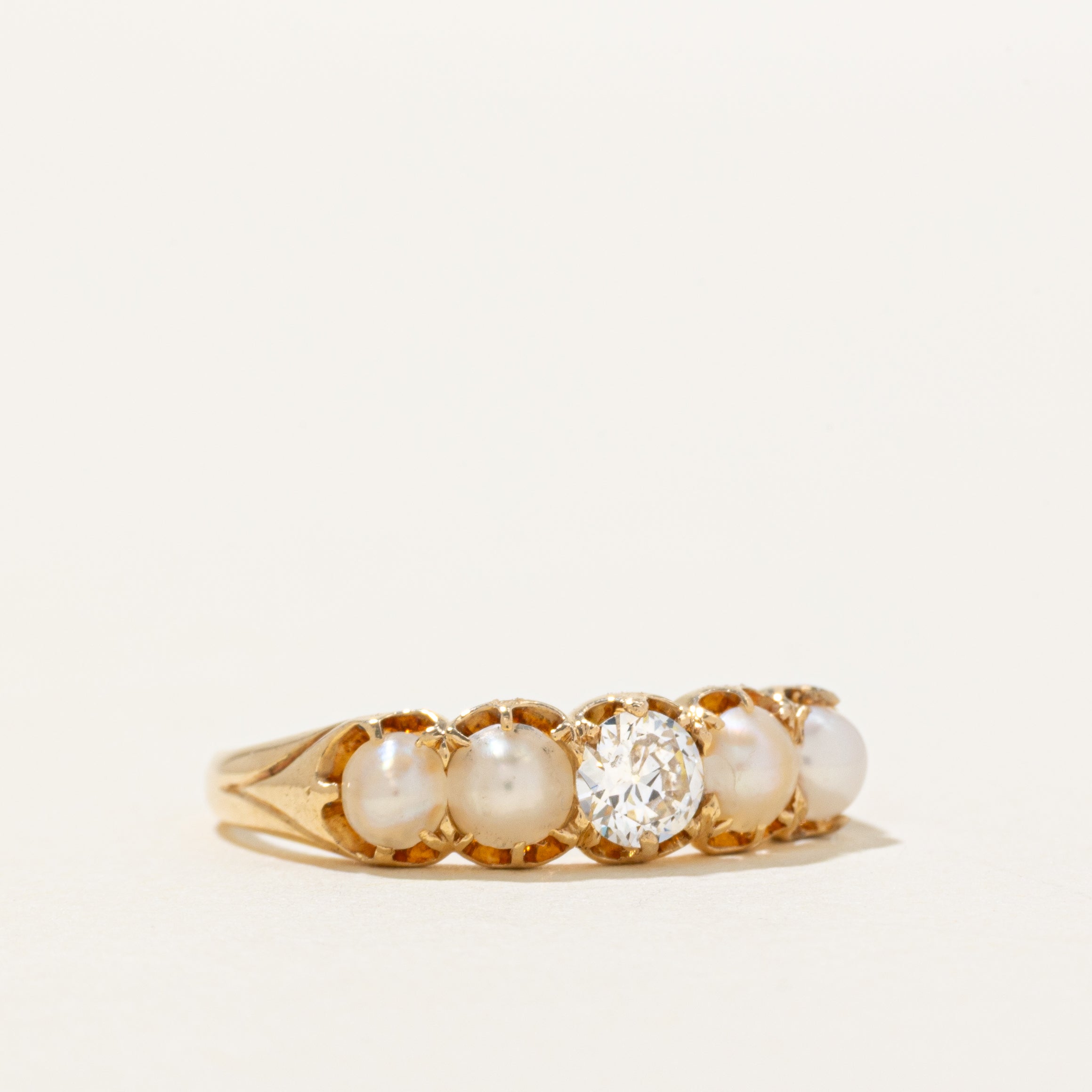 18k Belcher Set Diamond & Mabé Pearl Ring | 0.25ct | SZ 7.25