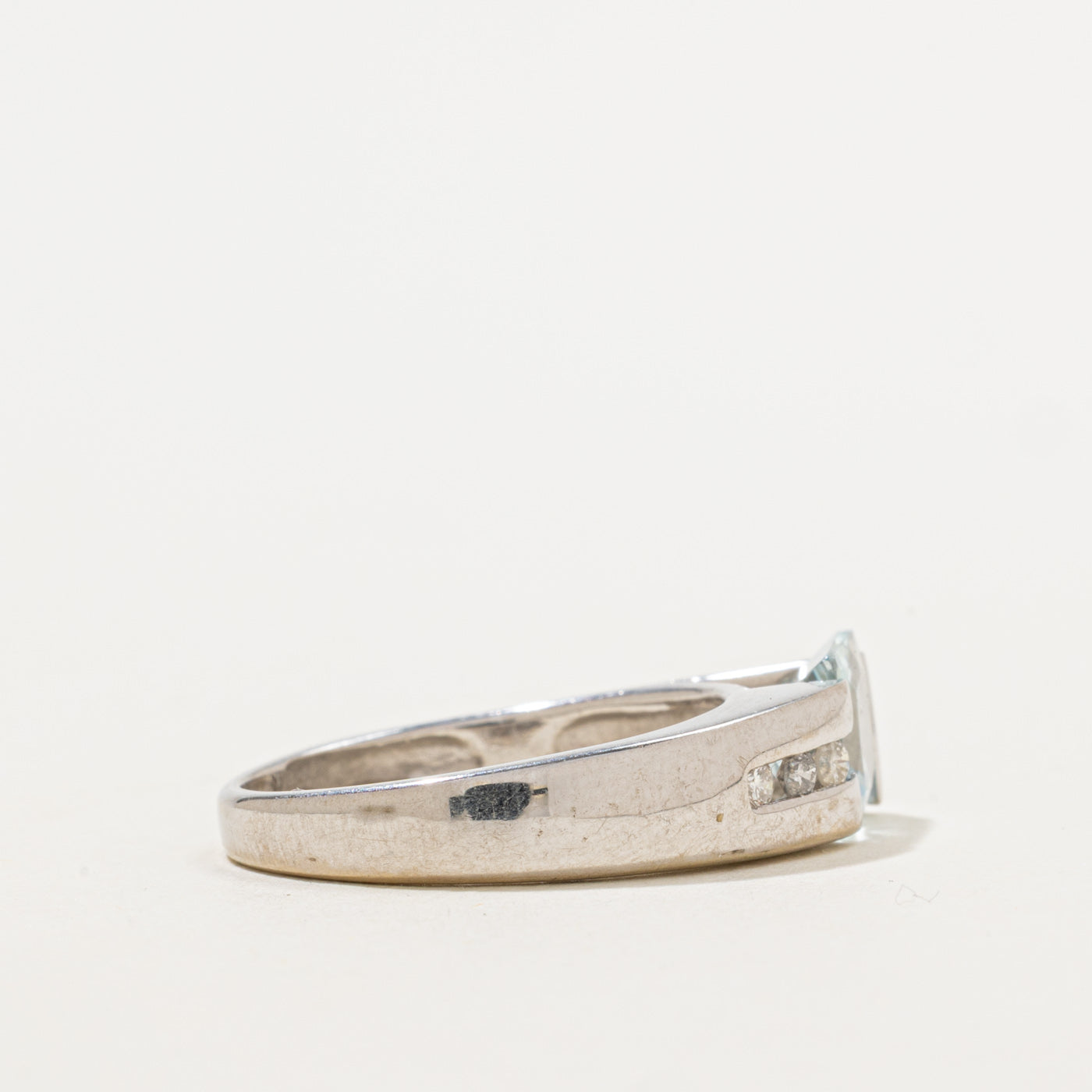 Bague barrette en aigue-marine et diamants | 1,40 ct, 0,09 ct au total | Taille 7,25 |
