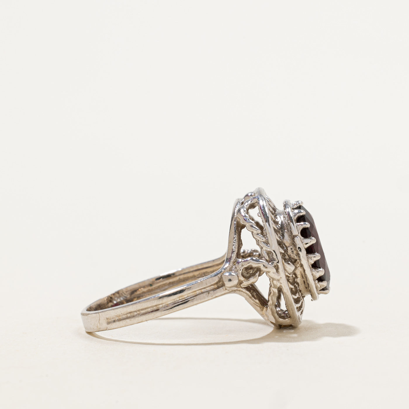 Bague cocktail en grenat | 2,95 ct | Taille 8,5 |