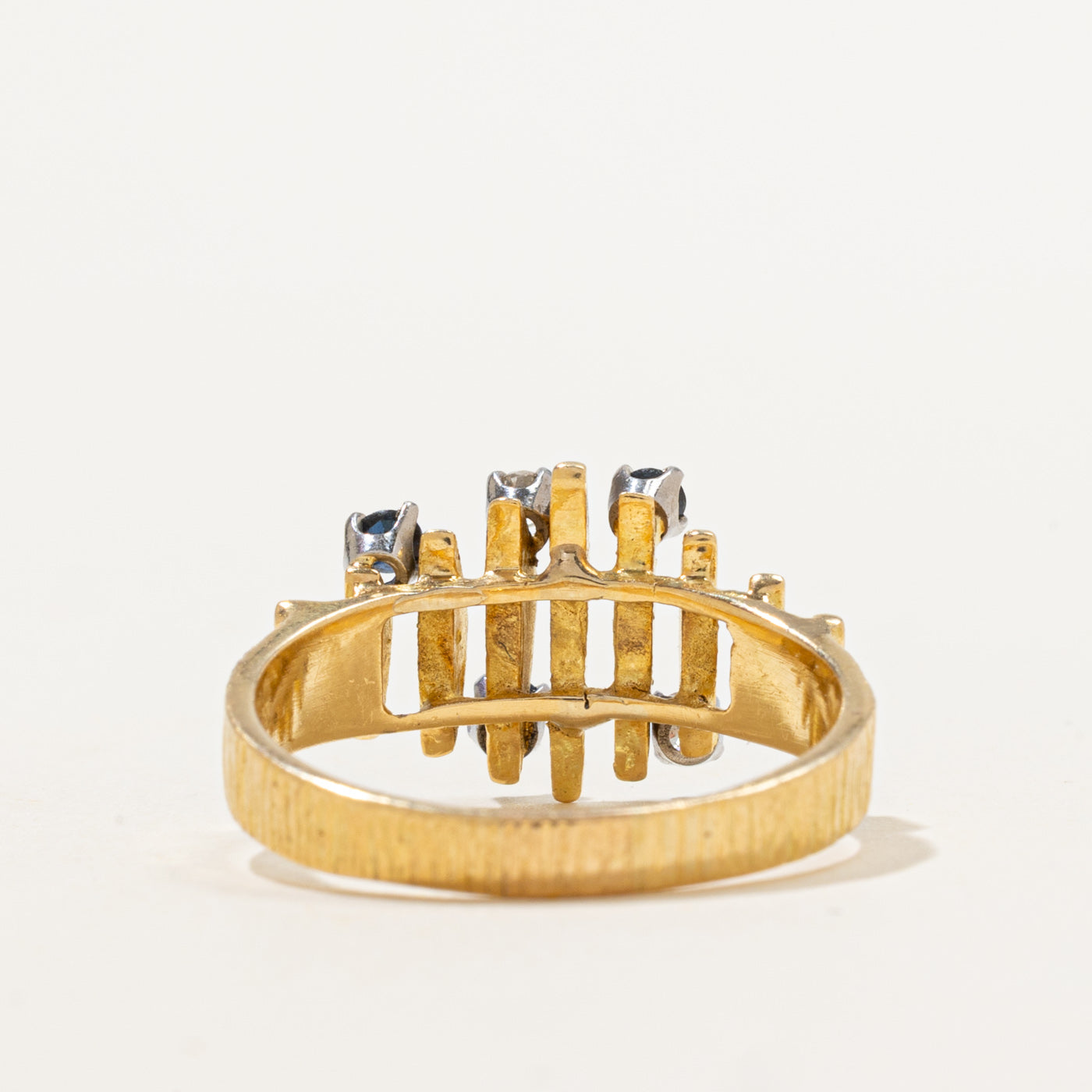 Bague abstraite « Birks » en saphir et diamants | 0,14 ct, 0,08 ct | Taille 7,5 |