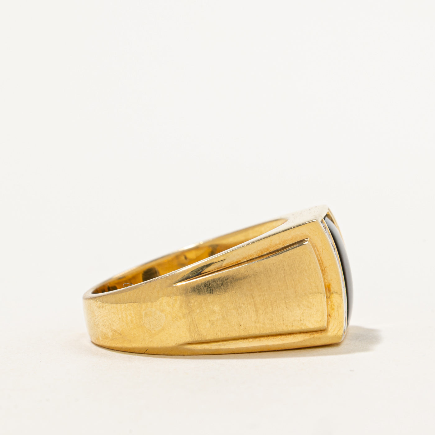 Bague en onyx et diamants | 1,80 ct, 0,30 ct au total | Taille 10 |