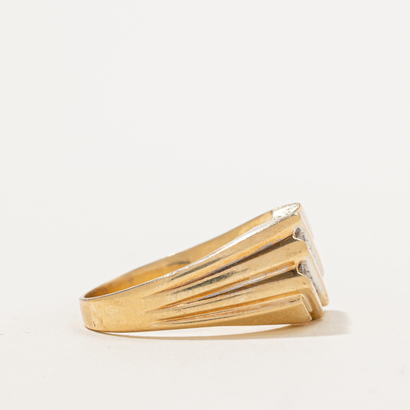 Bague sertie de diamants en canal diagonal | 0,48 ct | Taille 11,25 |