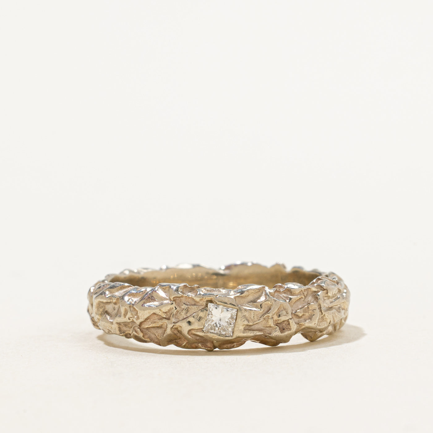 Bague en or blanc avec diamant texturé | 0,20 ct | Taille 10,75 |
