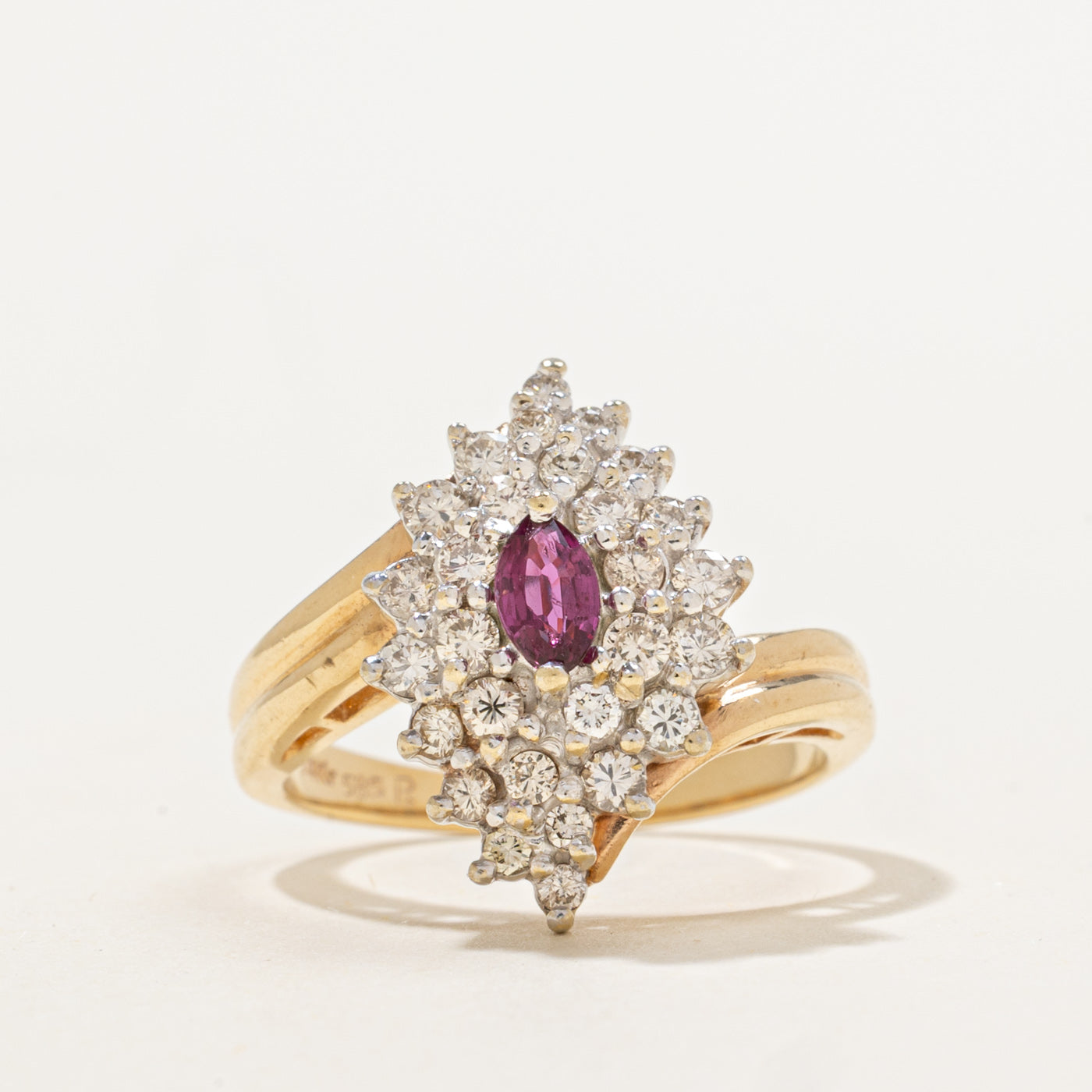 Bague sertie de diamants et de rubis | 0,40 ct au total, 0,20 ct | Taille 5,25 |