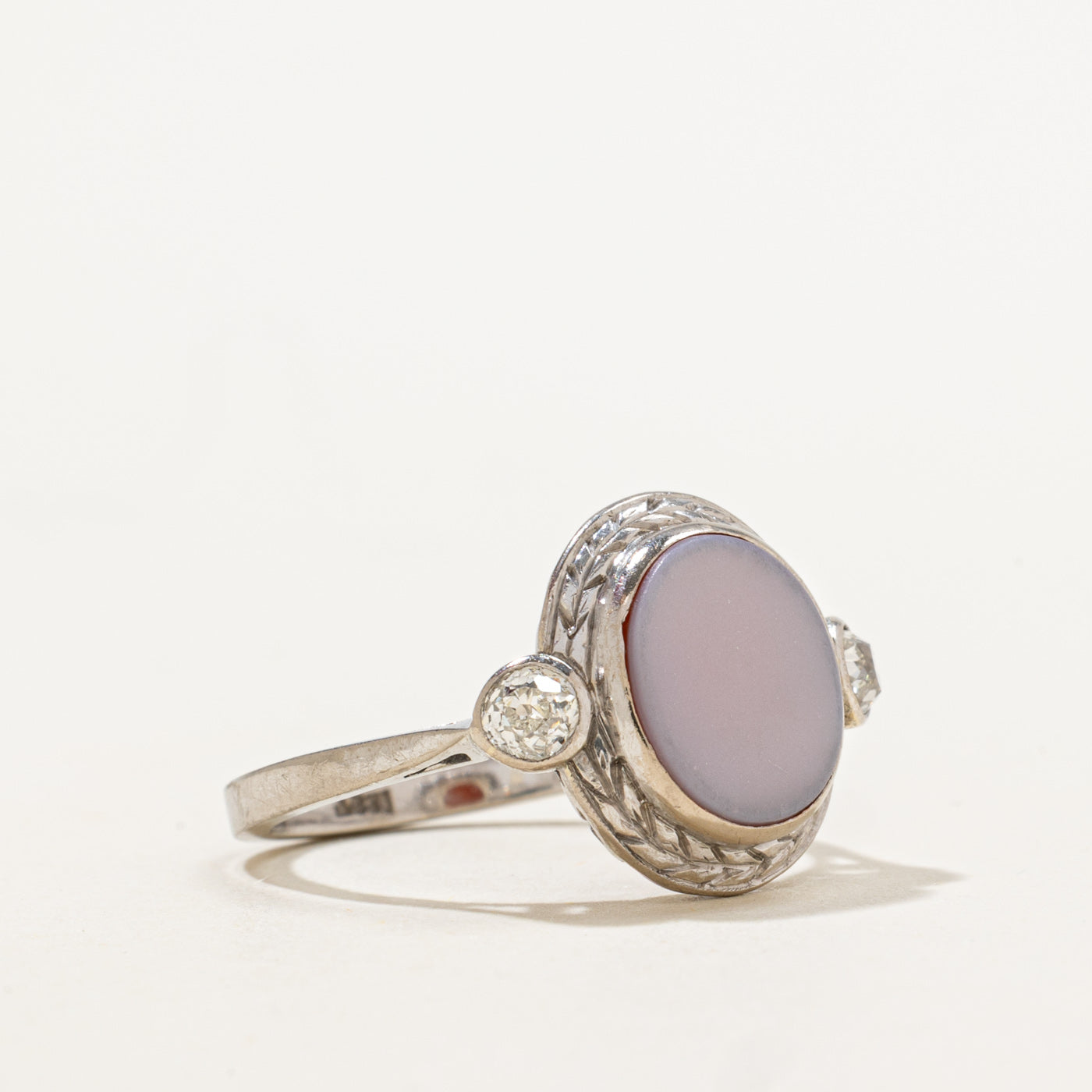 Bague cocktail en agate et diamants | 1,30 ct, 0,20 ct au total | Taille 6,5 |