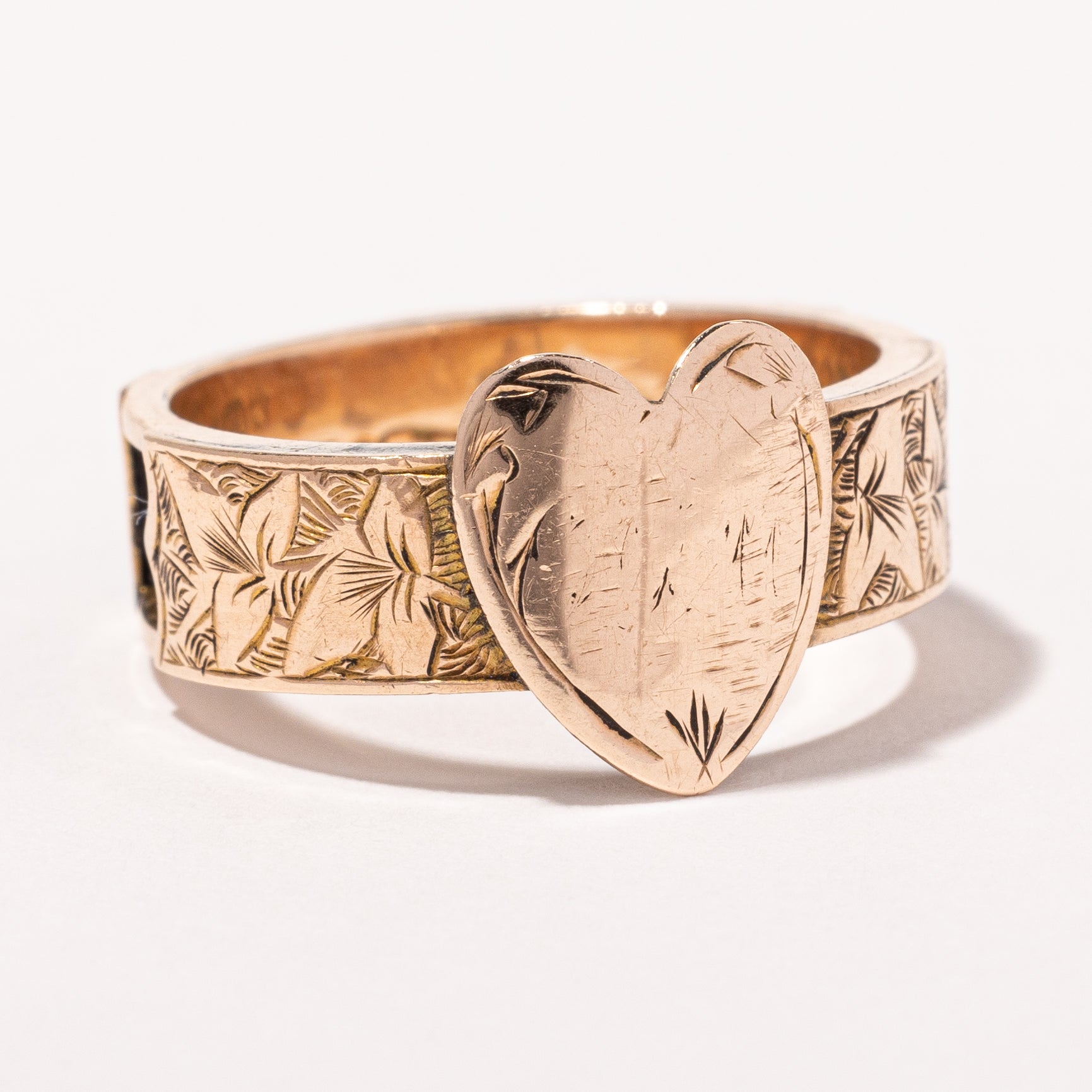 Bague victorienne en forme de cœur de 1884 en or 9 carats, sculptée à la main et ornée d'un ruban bleu | Taille 5,75 |