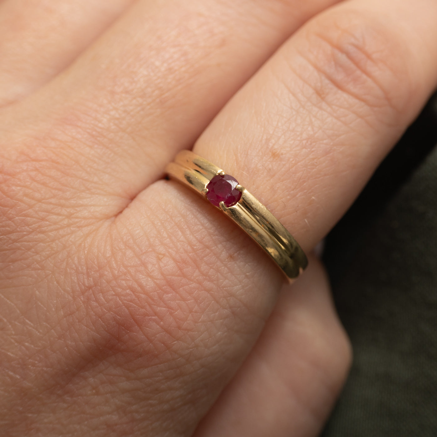 Glass Filled Ruby Grooved Band | SZ 8.5