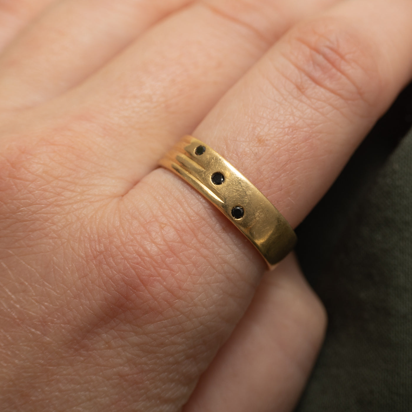 18k Diagonal Flush Set Sapphire Band | 5.90mm | SZ 10