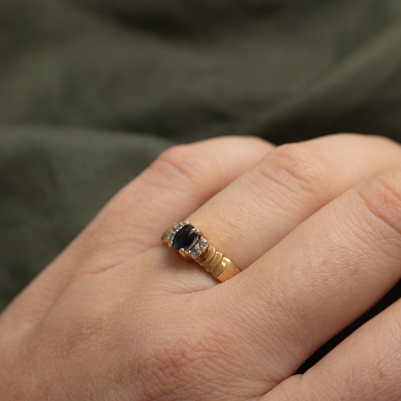 Sapphire & Diamond Grooved Ring | SZ 6.25