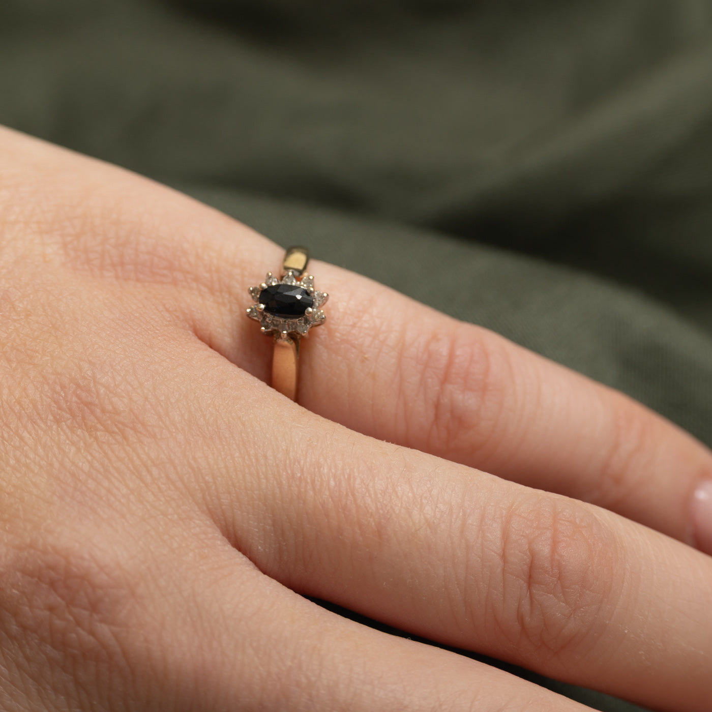Bague pétale en saphir ovale et diamants | Taille 4