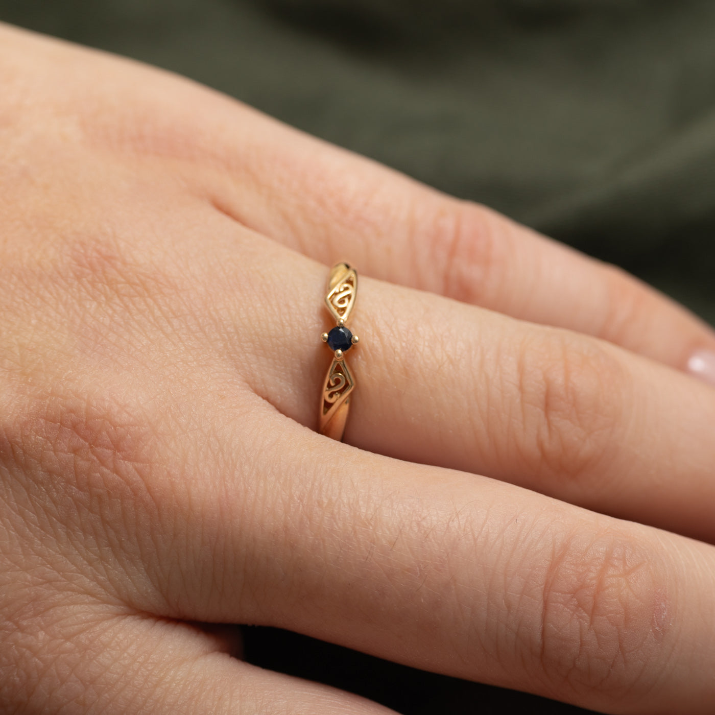 Sapphire Scrollwork Petite Ring | SZ 6.25