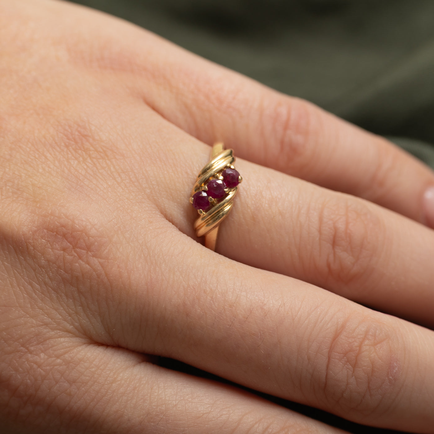Three Stone Synthetic Ruby Grooved Ring | SZ 8