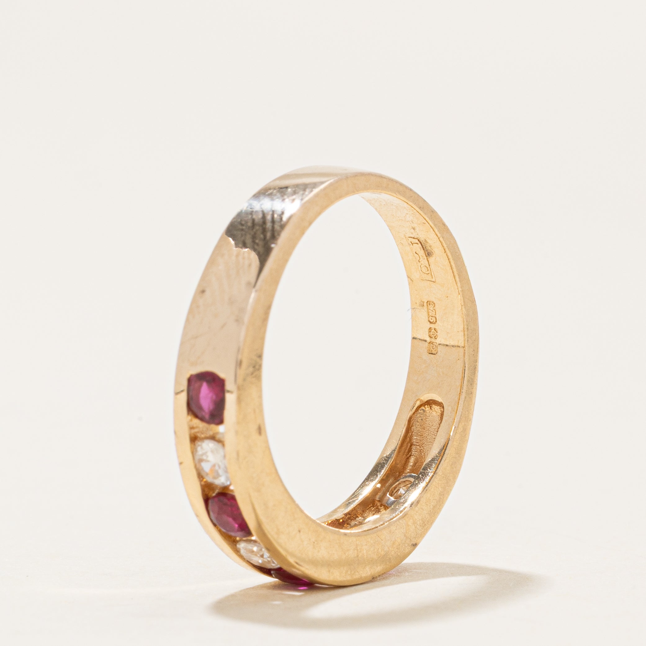 ***POINÇONS Bague semi-éternité sertie de rubis et de diamants | 0,32 ct, 0,24 ct | Taille 6,25 |