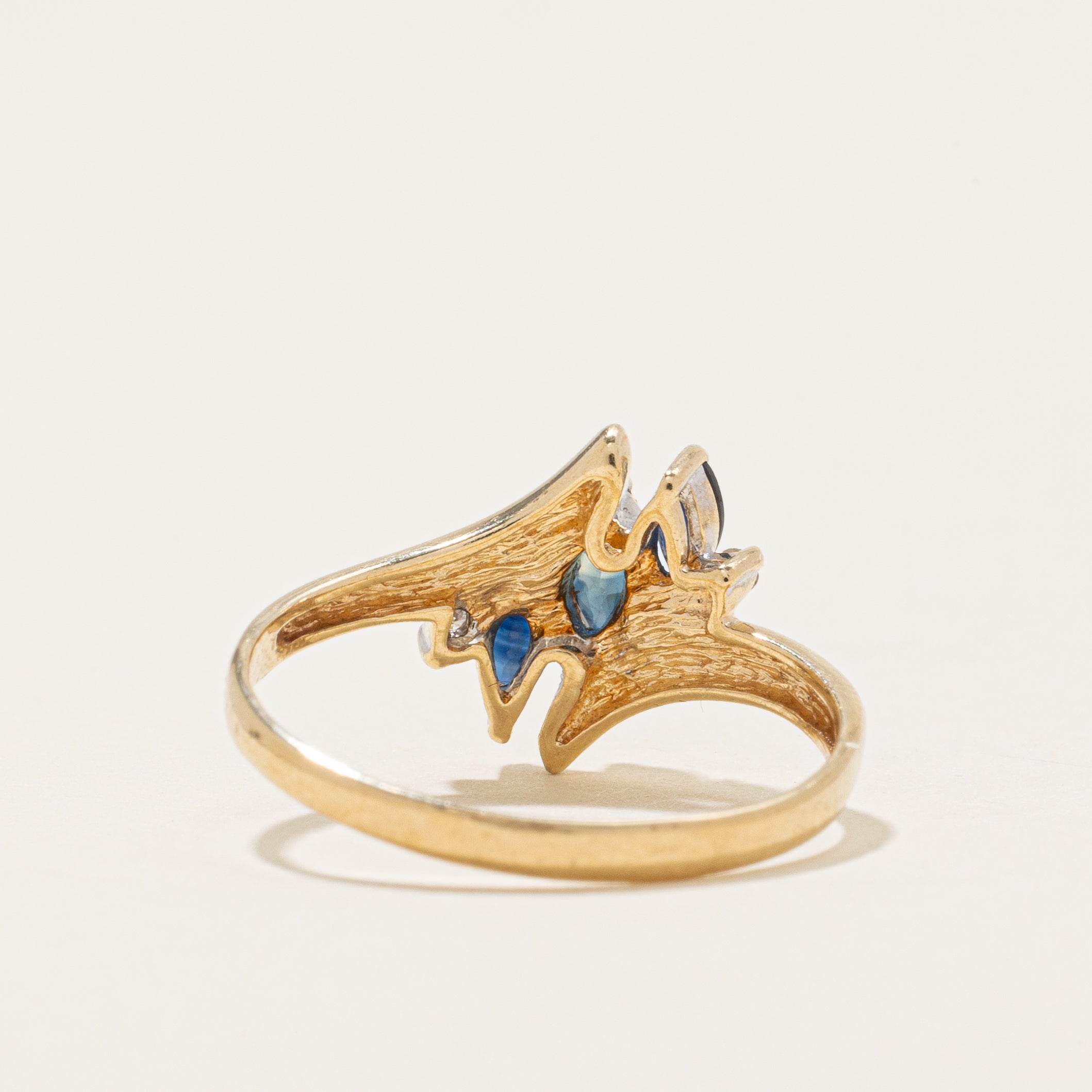 Bague trois pierres saphir et diamant sertie de diamants | 0,2 ct, 0,01 ct | Taille 6,0 |