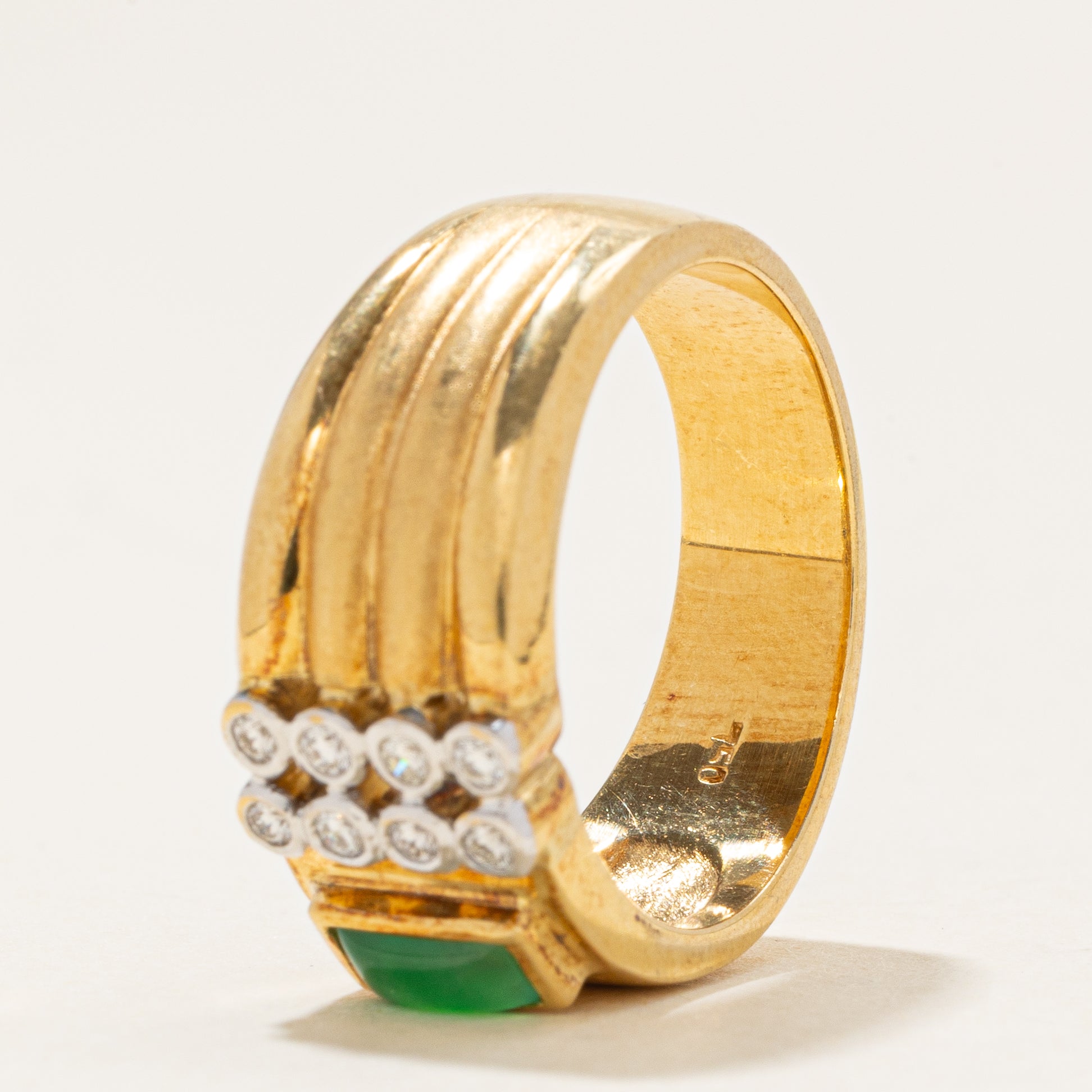 Bague rainurée sertie de jadéite et de diamants | 0,3 ct, 0,14 ct au total | Taille 8,0 |